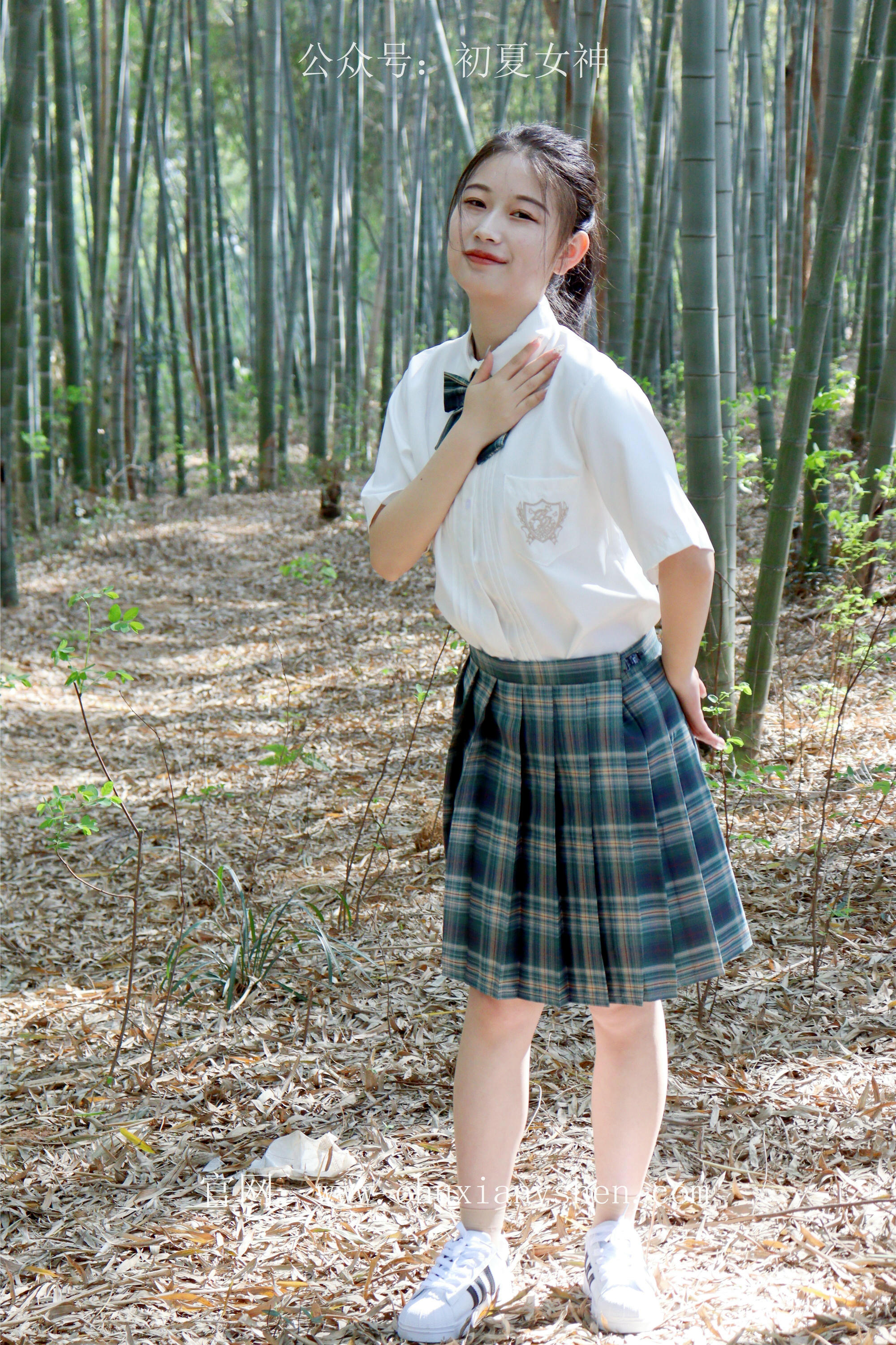 初夏女神 NO.232 念念~墨绿色JK搭配三叶草贝壳头鞋 [155P1V 4.84 GB]-155P_第2集