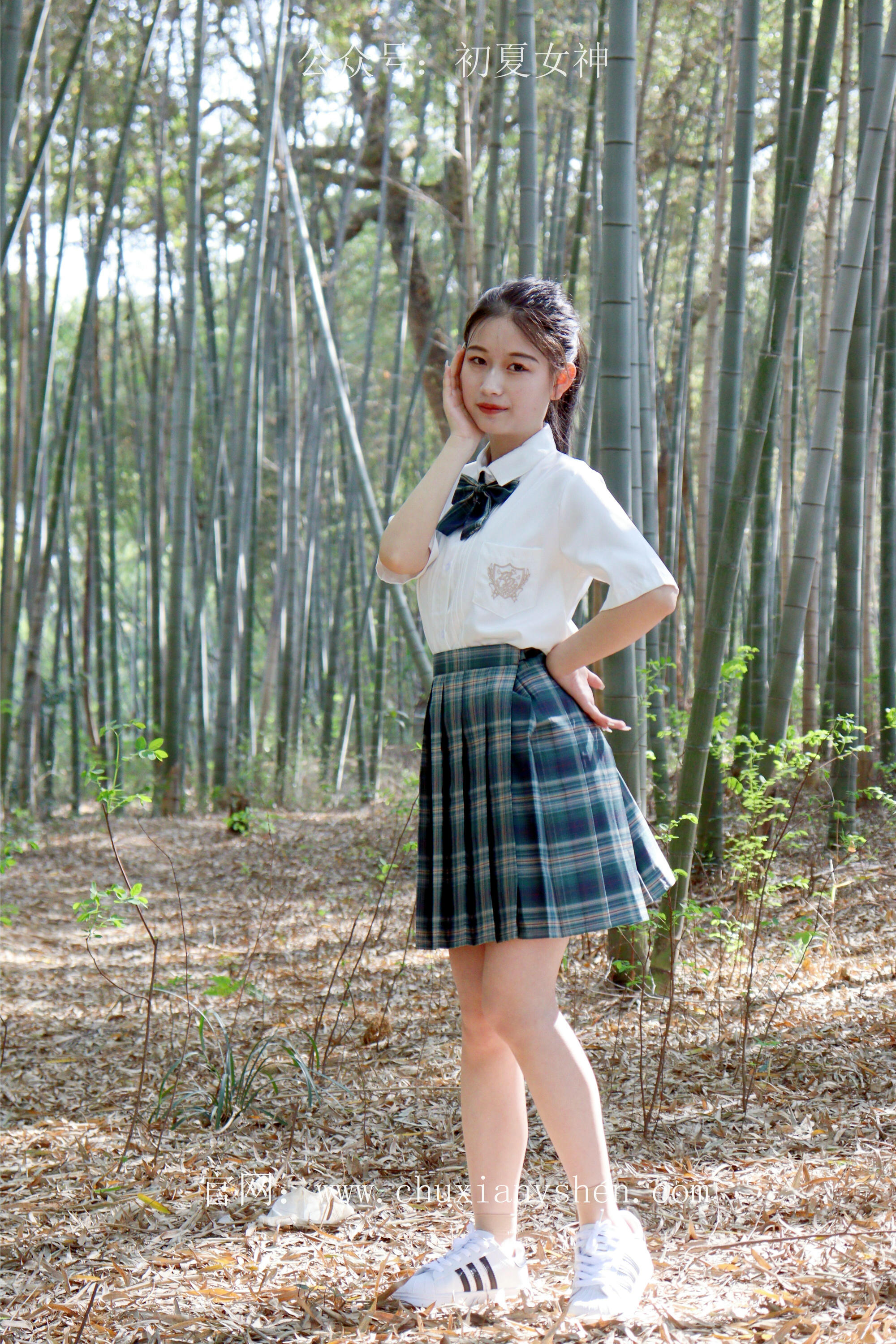 初夏女神 NO.232 念念~墨绿色JK搭配三叶草贝壳头鞋 [155P1V 4.84 GB]-155P_第2集