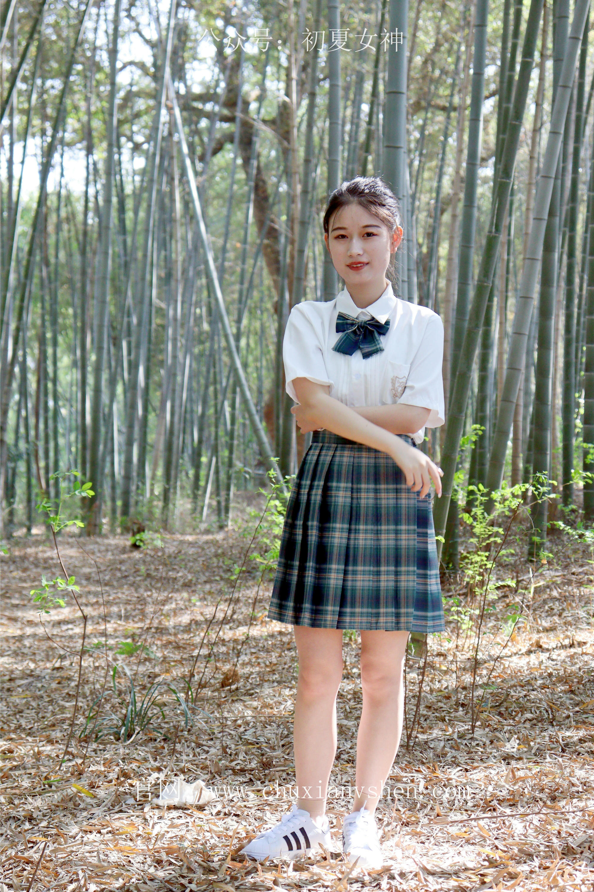 初夏女神 NO.232 念念~墨绿色JK搭配三叶草贝壳头鞋 [155P1V 4.84 GB]-155P_第2集