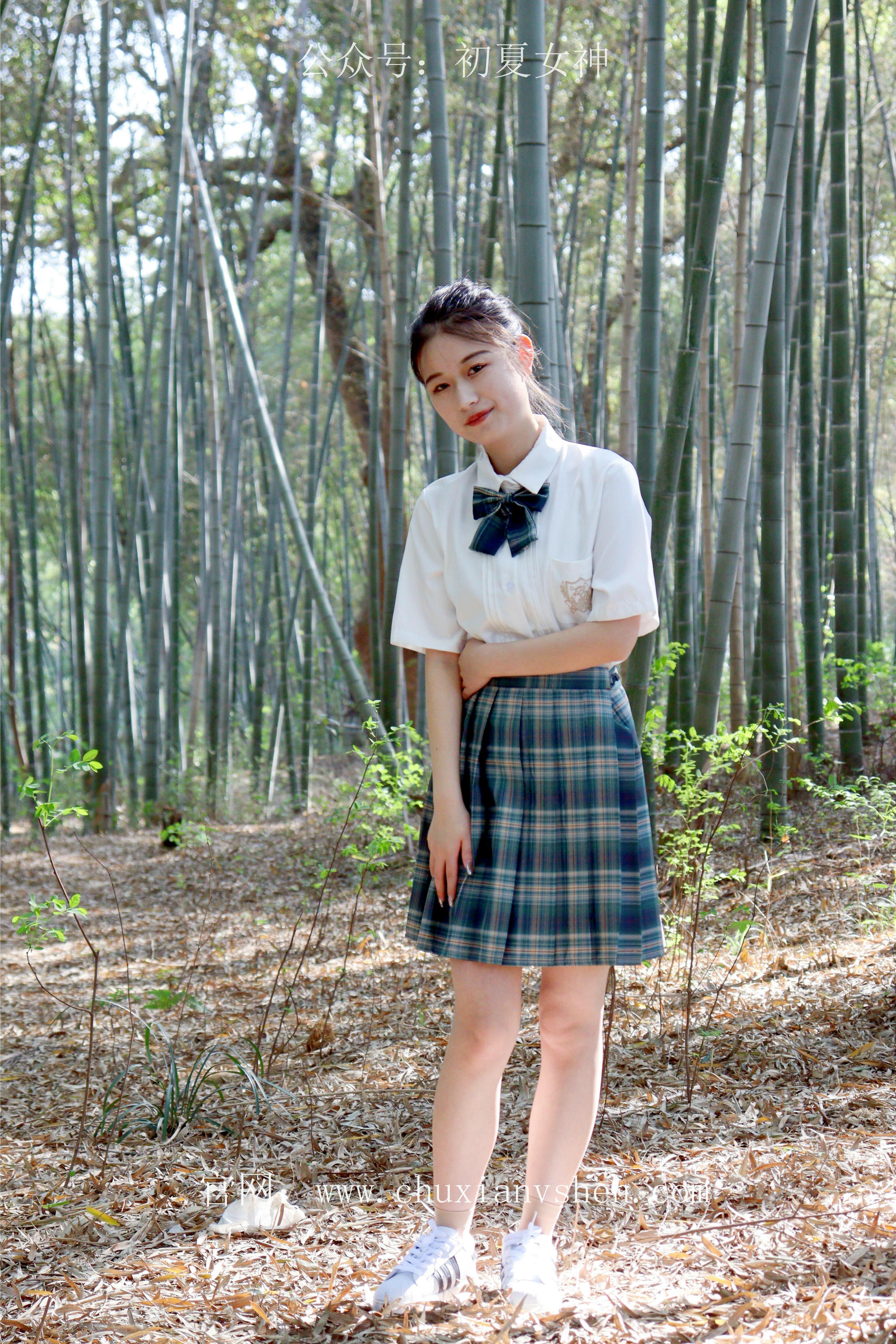 初夏女神 NO.232 念念~墨绿色JK搭配三叶草贝壳头鞋 [155P1V 4.84 GB]-155P_第2集