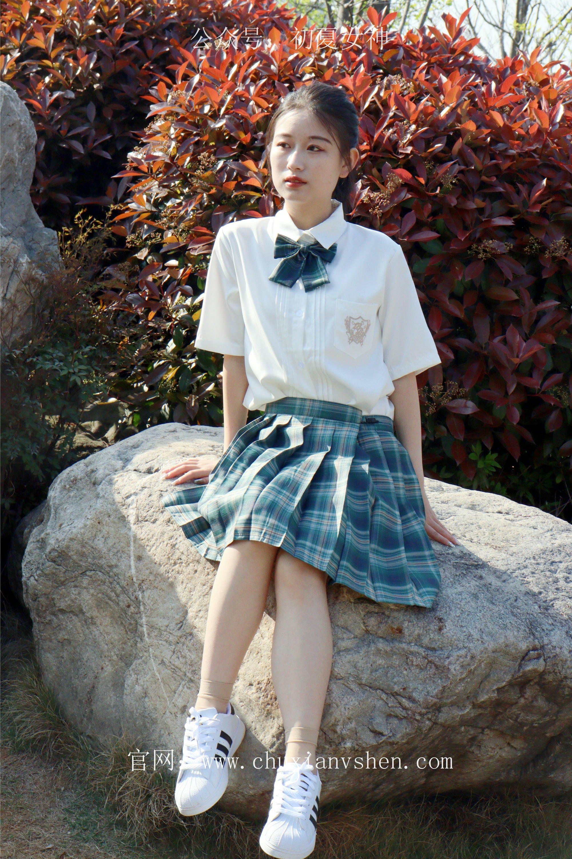 初夏女神 NO.232 念念~墨绿色JK搭配三叶草贝壳头鞋 [155P1V 4.84 GB]-155P_第3集