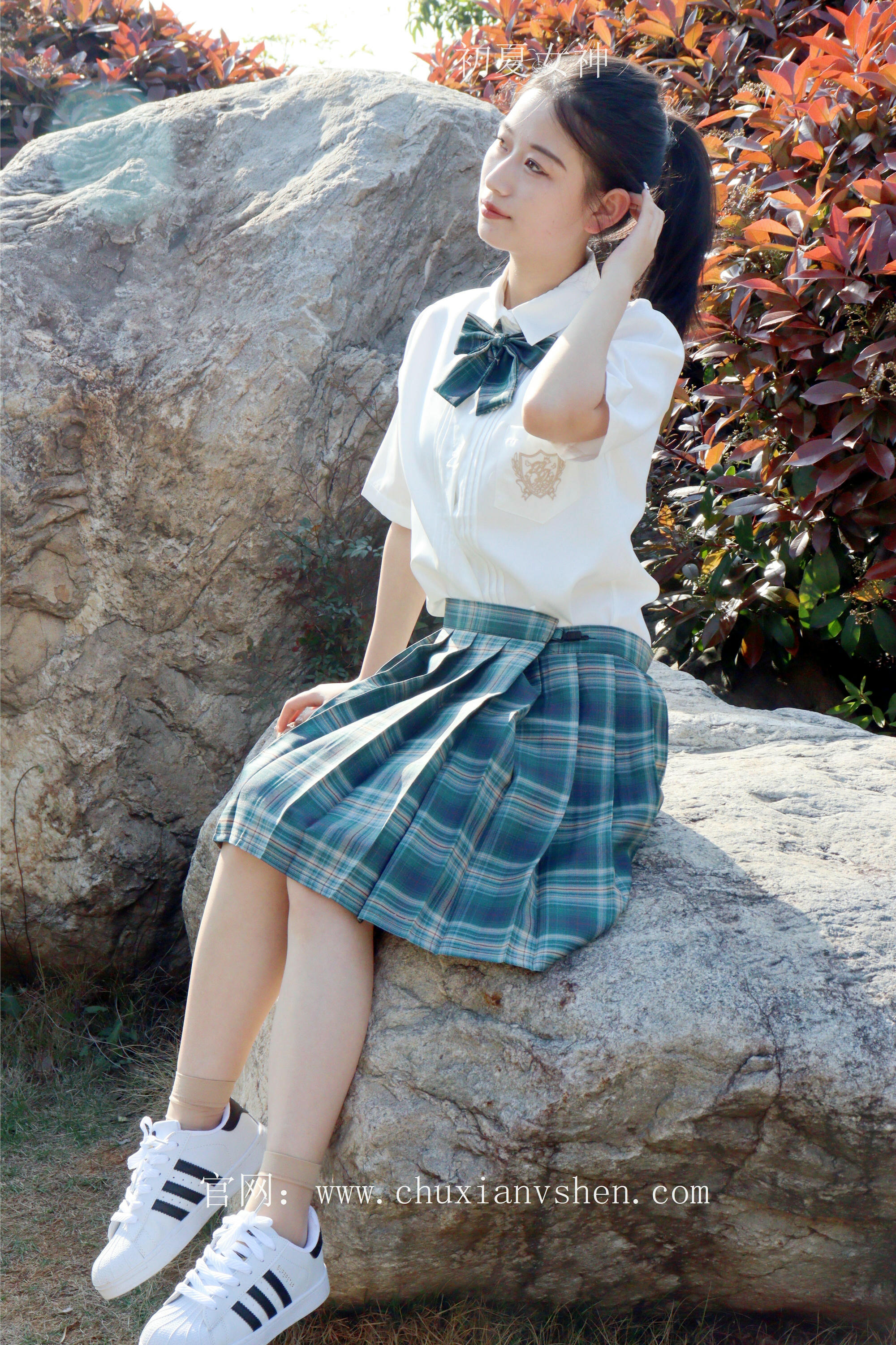 初夏女神 NO.232 念念~墨绿色JK搭配三叶草贝壳头鞋 [155P1V 4.84 GB]-155P_第3集