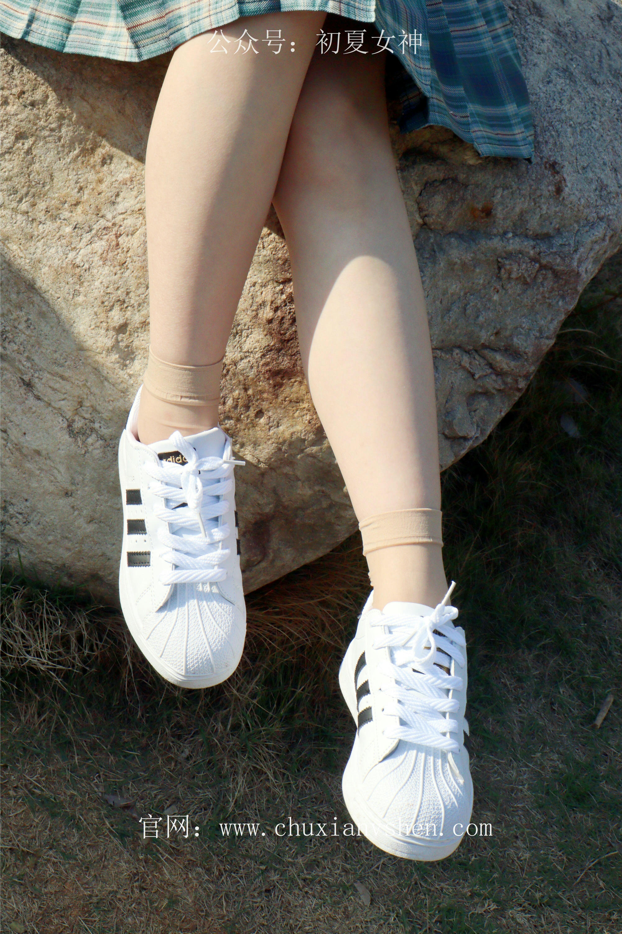 初夏女神 NO.232 念念~墨绿色JK搭配三叶草贝壳头鞋 [155P1V 4.84 GB]-155P_第3集