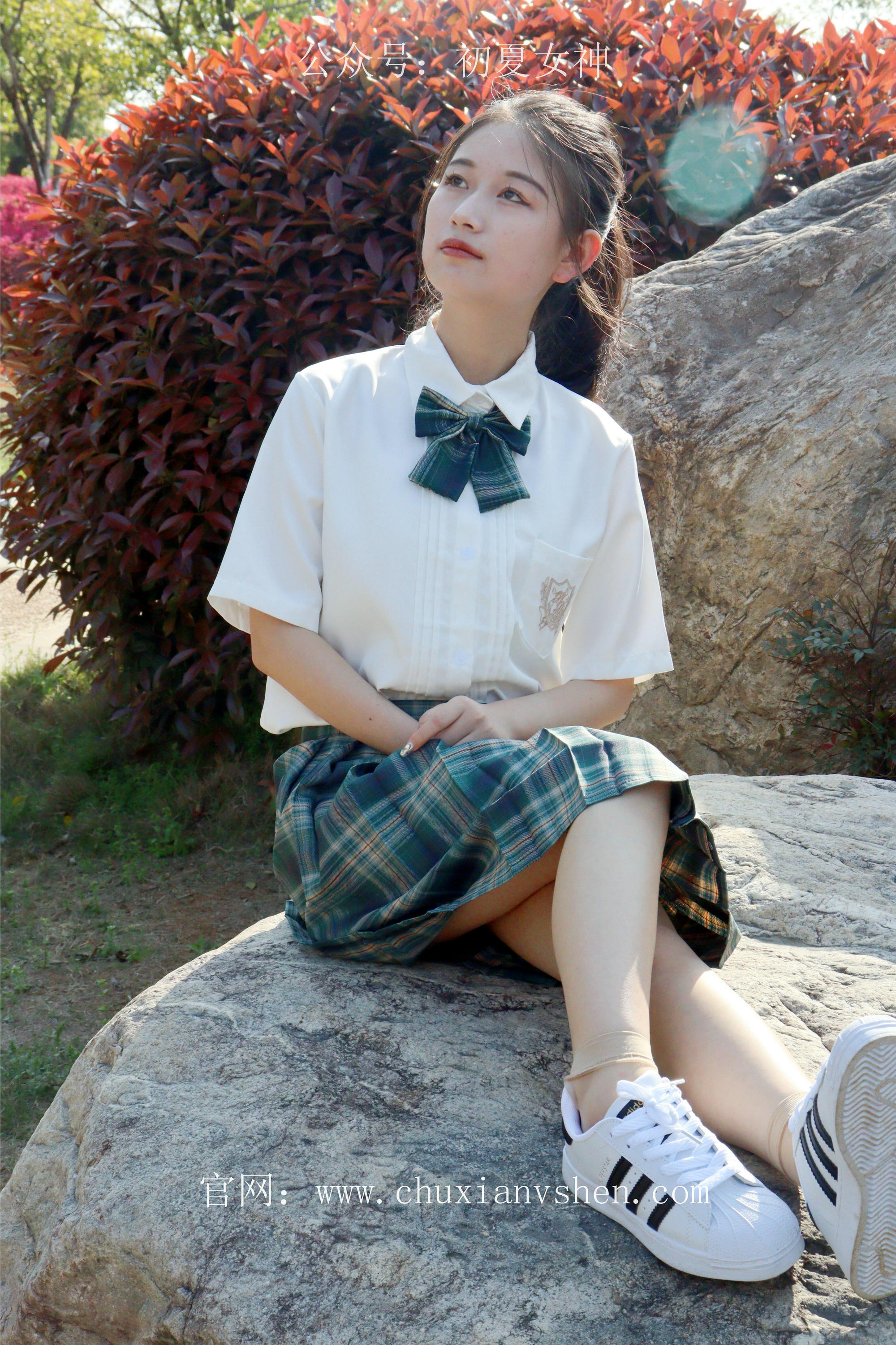 初夏女神 NO.232 念念~墨绿色JK搭配三叶草贝壳头鞋 [155P1V 4.84 GB]-155P_第4集