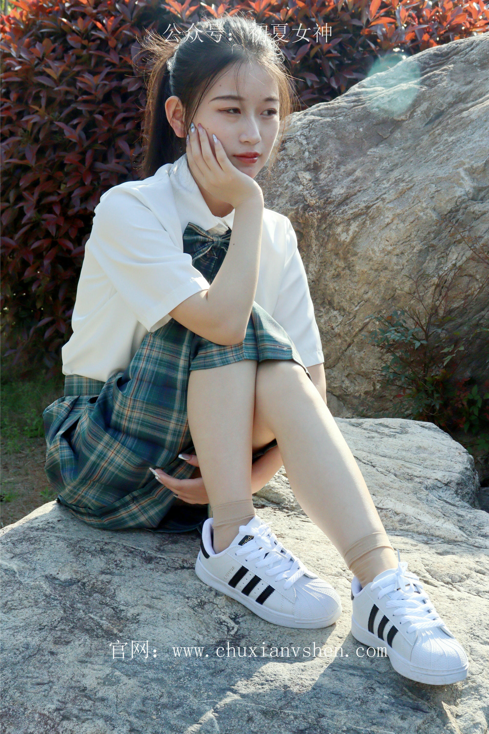 初夏女神 NO.232 念念~墨绿色JK搭配三叶草贝壳头鞋 [155P1V 4.84 GB]-155P_第4集