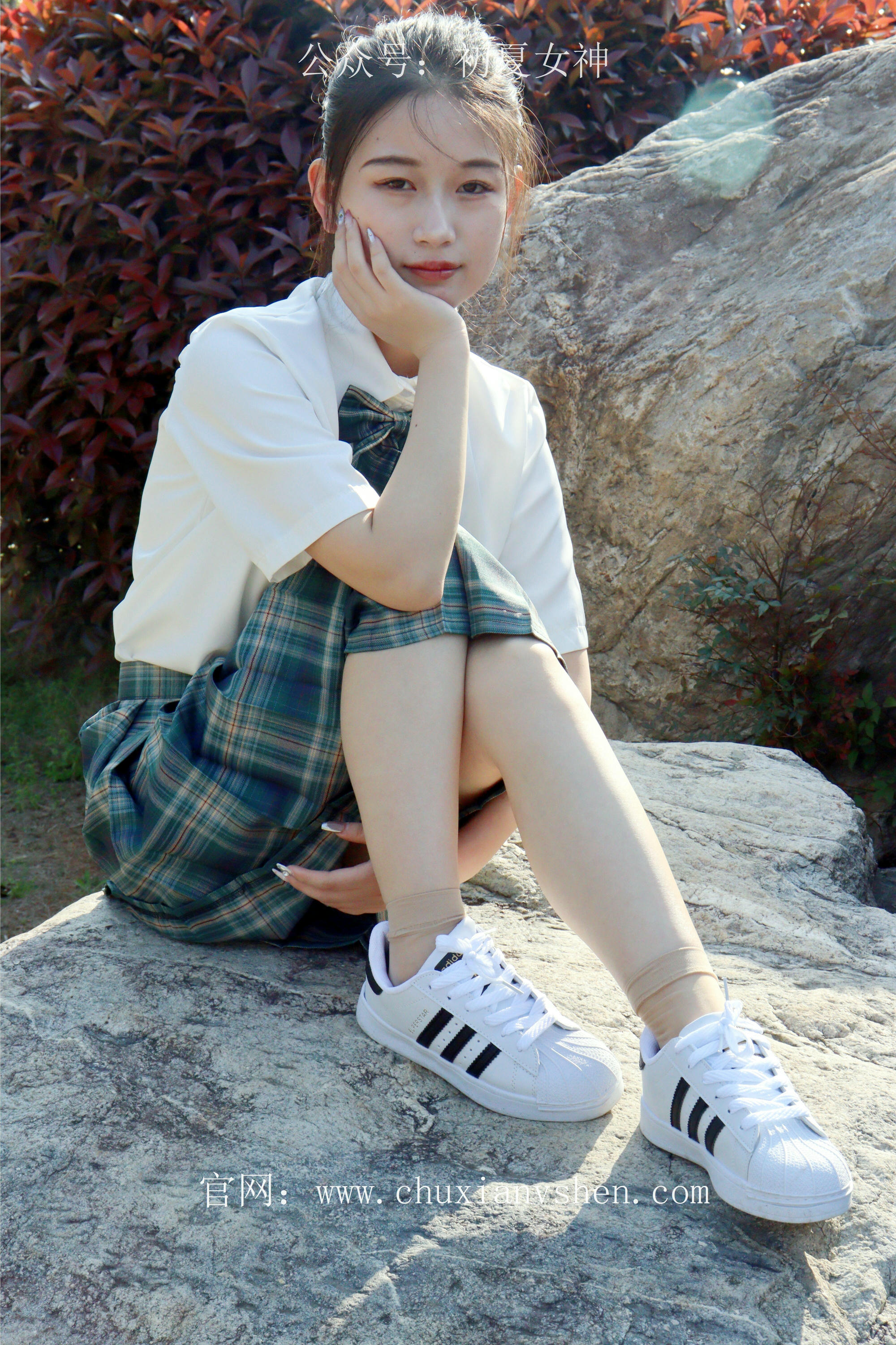 初夏女神 NO.232 念念~墨绿色JK搭配三叶草贝壳头鞋 [155P1V 4.84 GB]-155P_第4集