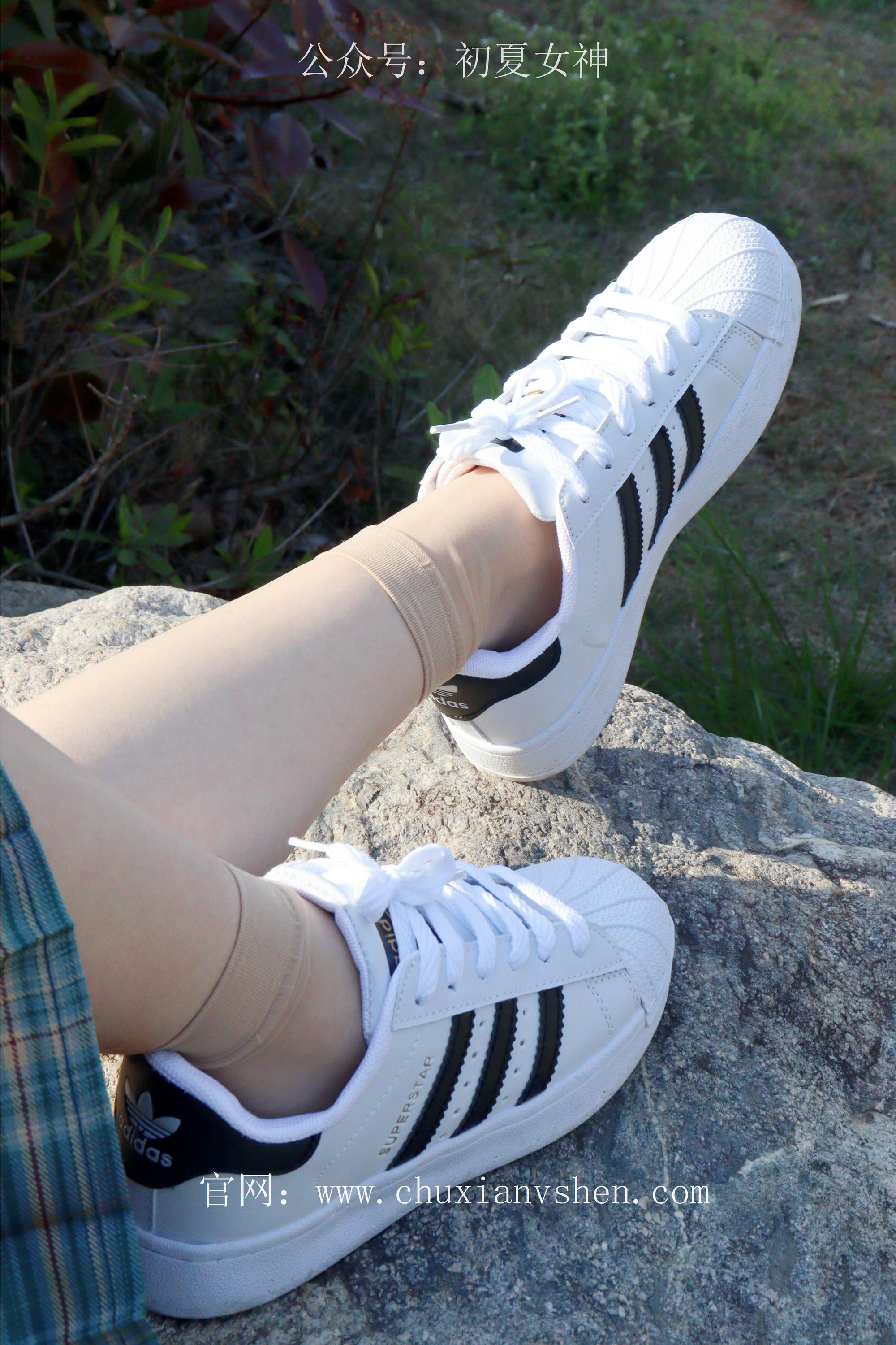 初夏女神 NO.232 念念~墨绿色JK搭配三叶草贝壳头鞋 [155P1V 4.84 GB]-155P_第4集