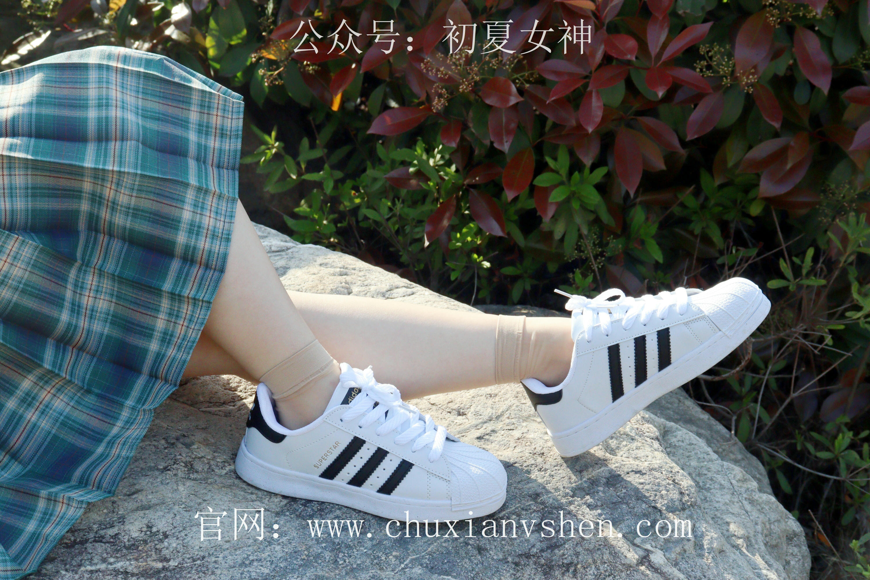 初夏女神 NO.232 念念~墨绿色JK搭配三叶草贝壳头鞋 [155P1V 4.84 GB]-155P_第4集