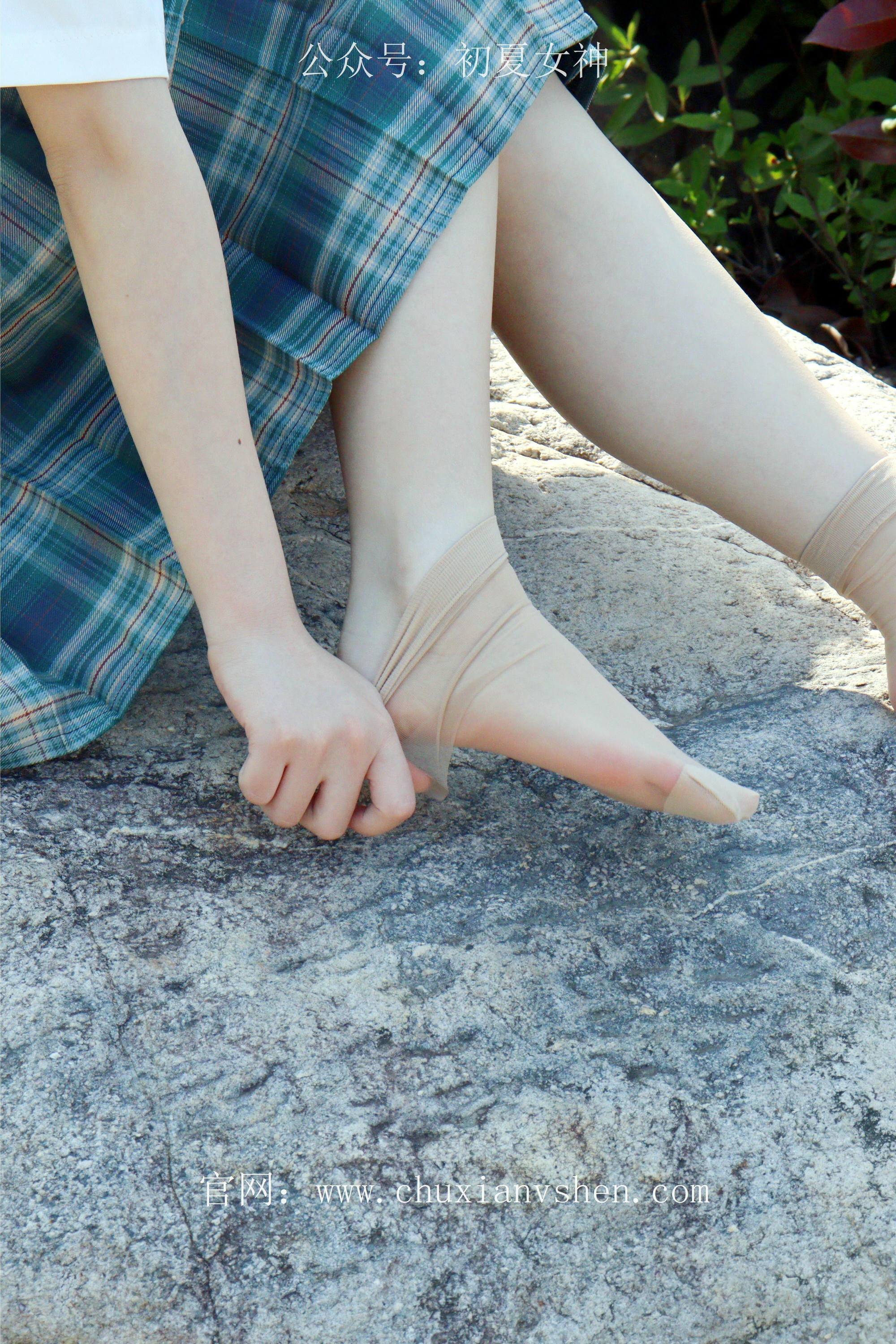 初夏女神 NO.232 念念~墨绿色JK搭配三叶草贝壳头鞋 [155P1V 4.84 GB]-155P_第4集