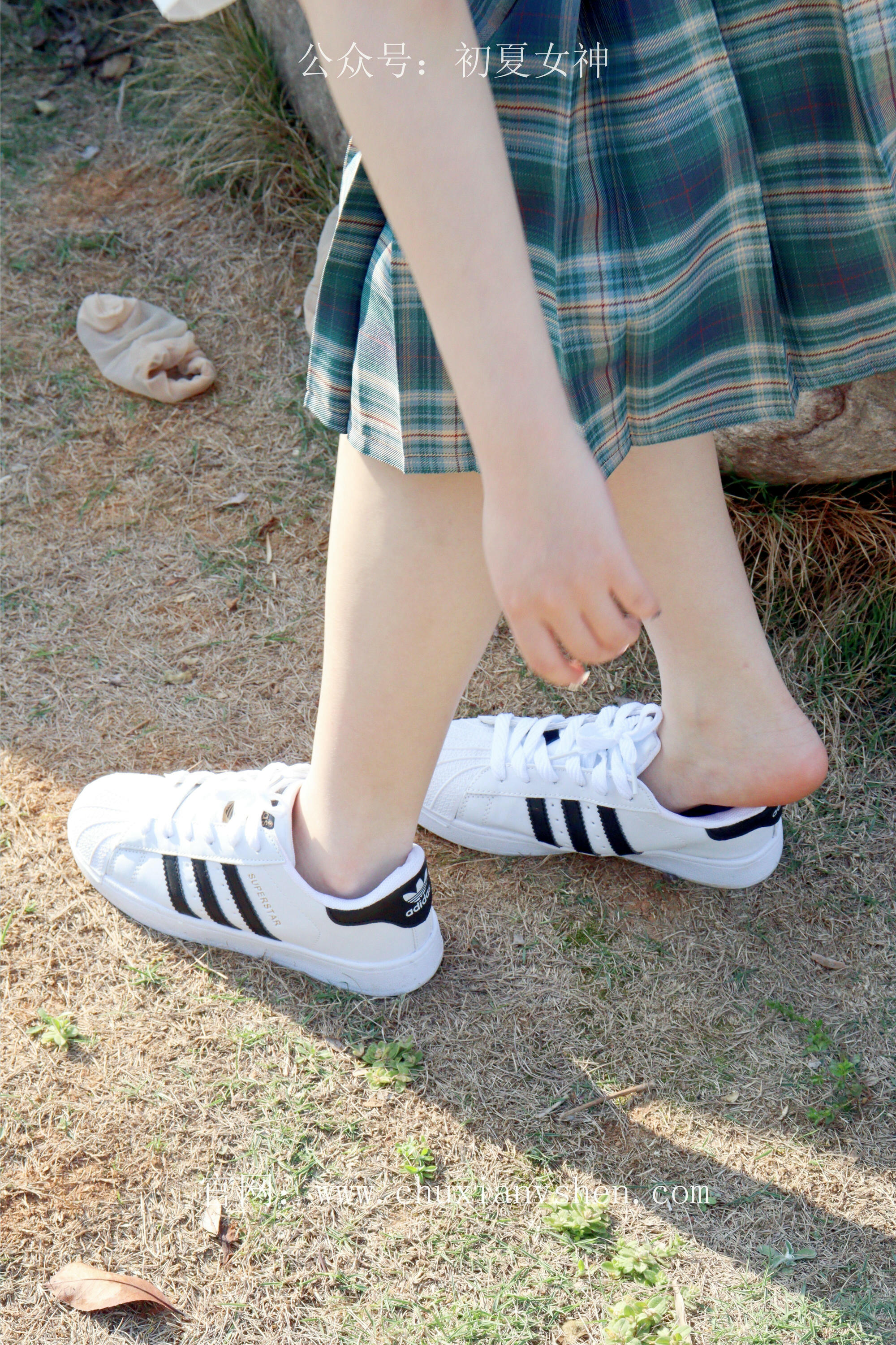 初夏女神 NO.232 念念~墨绿色JK搭配三叶草贝壳头鞋 [155P1V 4.84 GB]-155P_第5集