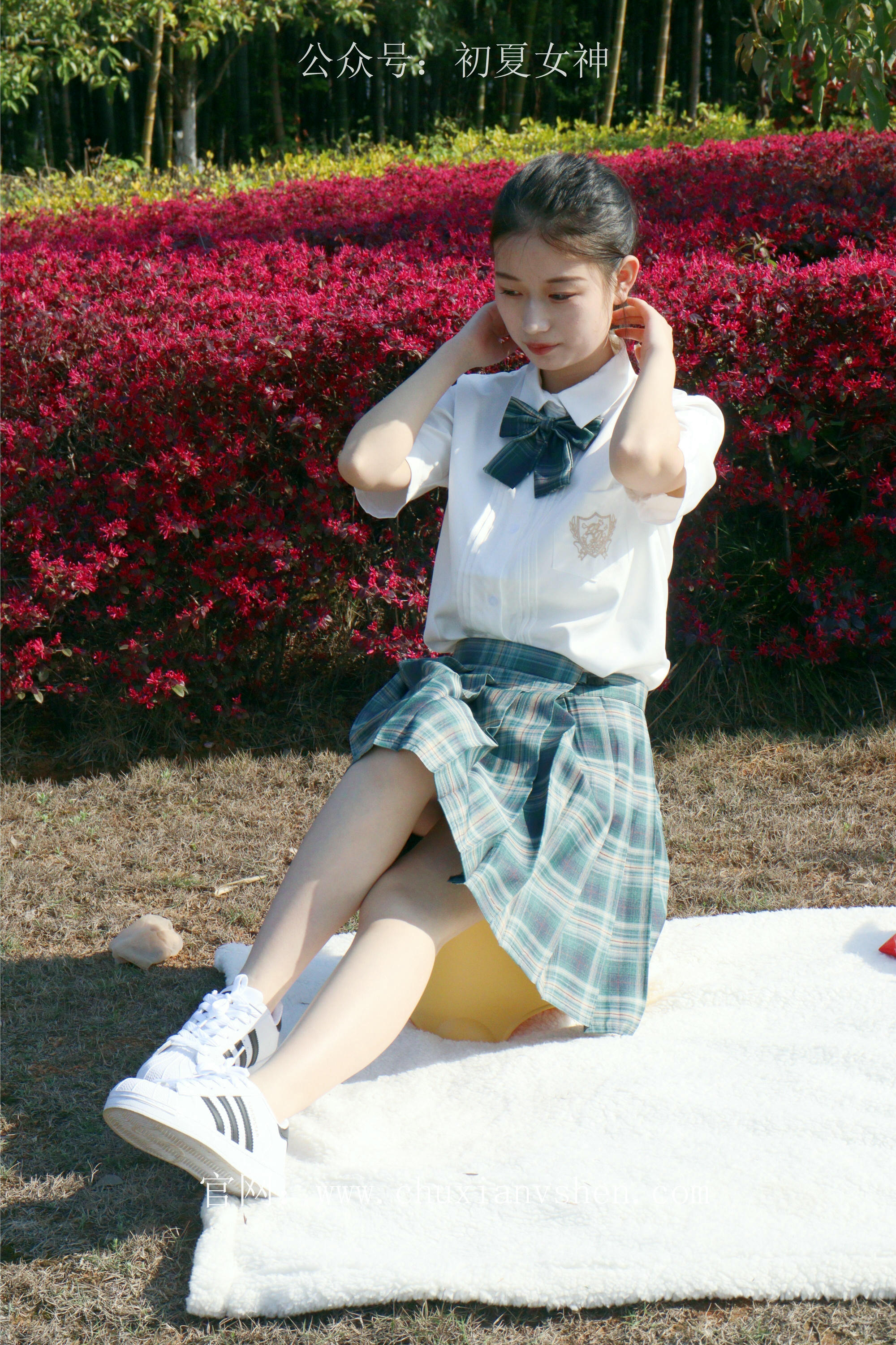 初夏女神 NO.232 念念~墨绿色JK搭配三叶草贝壳头鞋 [155P1V 4.84 GB]-155P_第5集