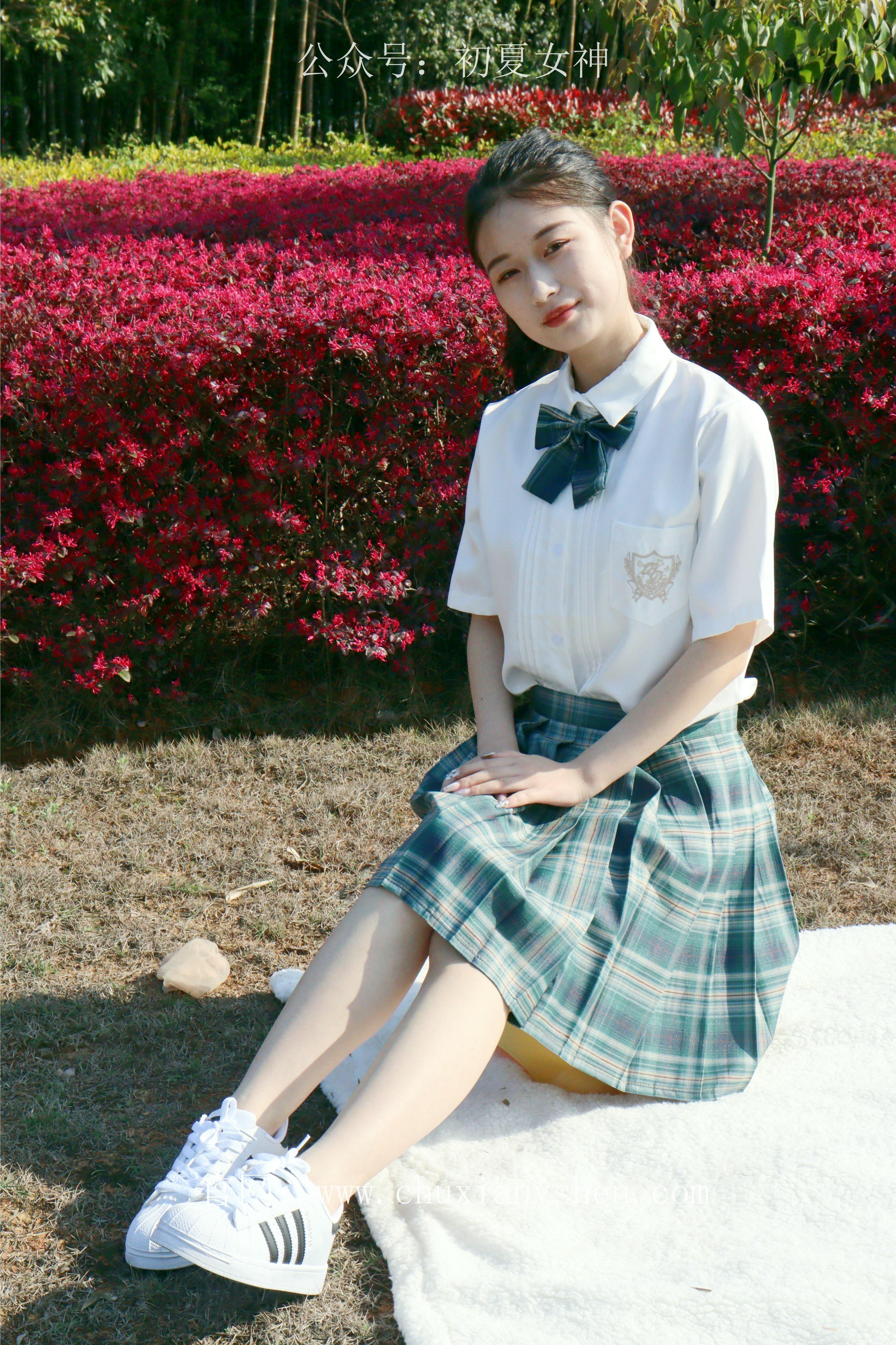 初夏女神 NO.232 念念~墨绿色JK搭配三叶草贝壳头鞋 [155P1V 4.84 GB]-155P_第5集