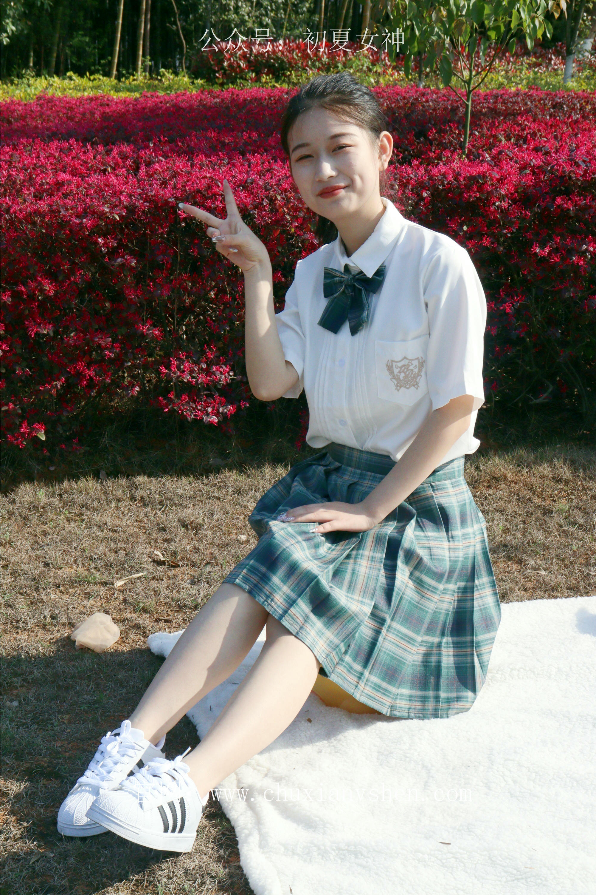 初夏女神 NO.232 念念~墨绿色JK搭配三叶草贝壳头鞋 [155P1V 4.84 GB]-155P_第5集