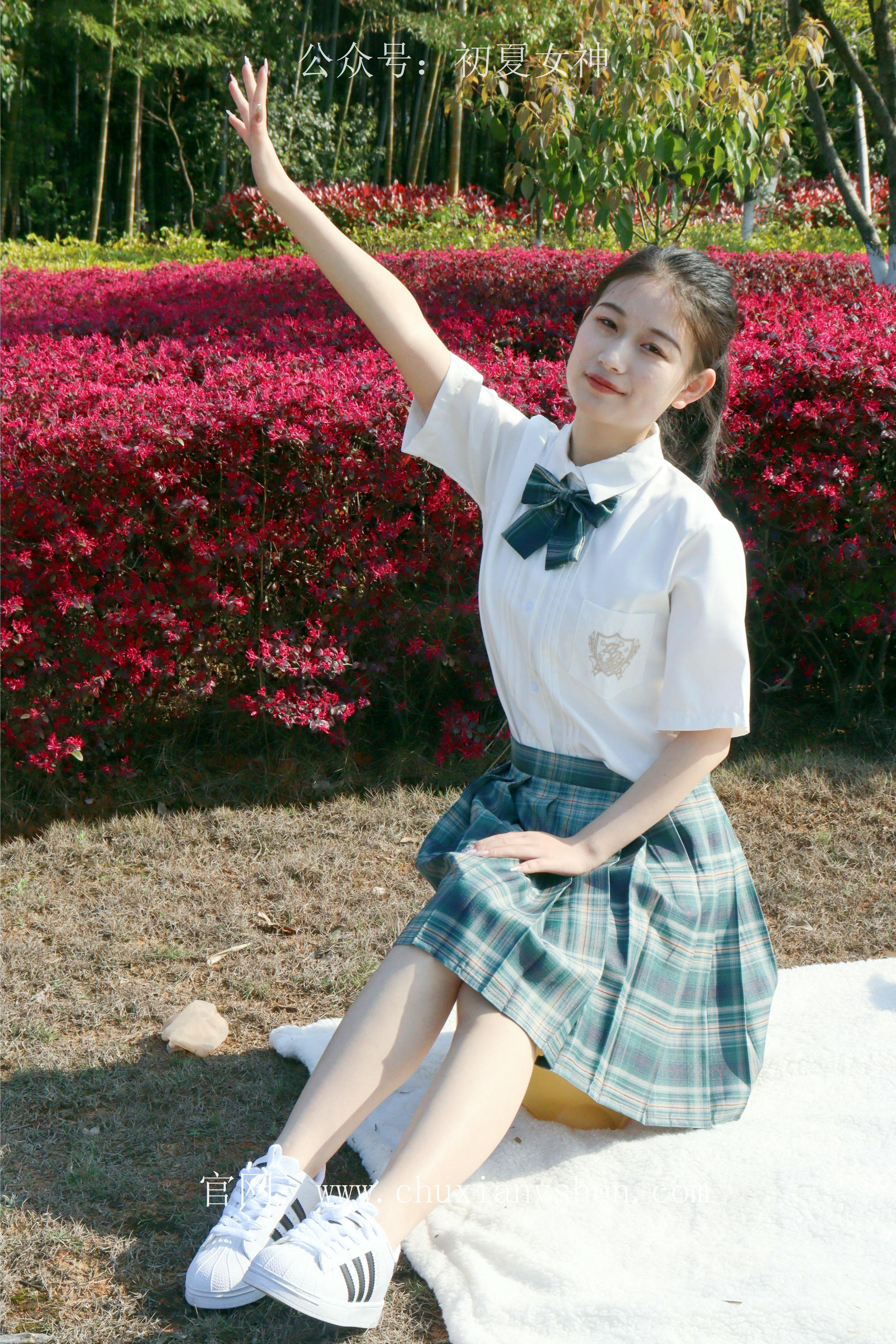 初夏女神 NO.232 念念~墨绿色JK搭配三叶草贝壳头鞋 [155P1V 4.84 GB]-155P_第5集