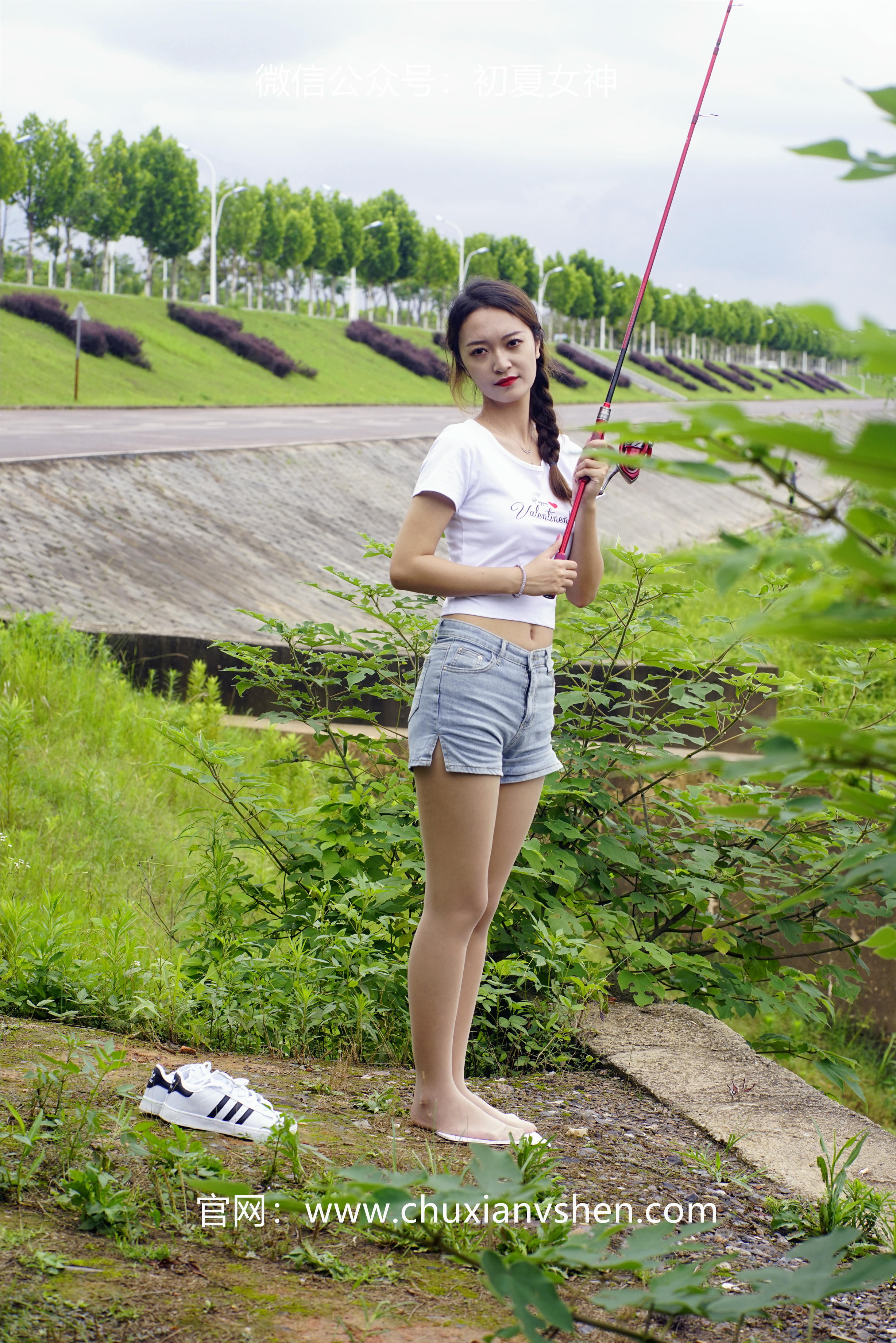 初夏女神 NO.233 依依~《新手钓鱼》七月你好，天下钓友是一家 [114P1V 3.95 GB]_第5集