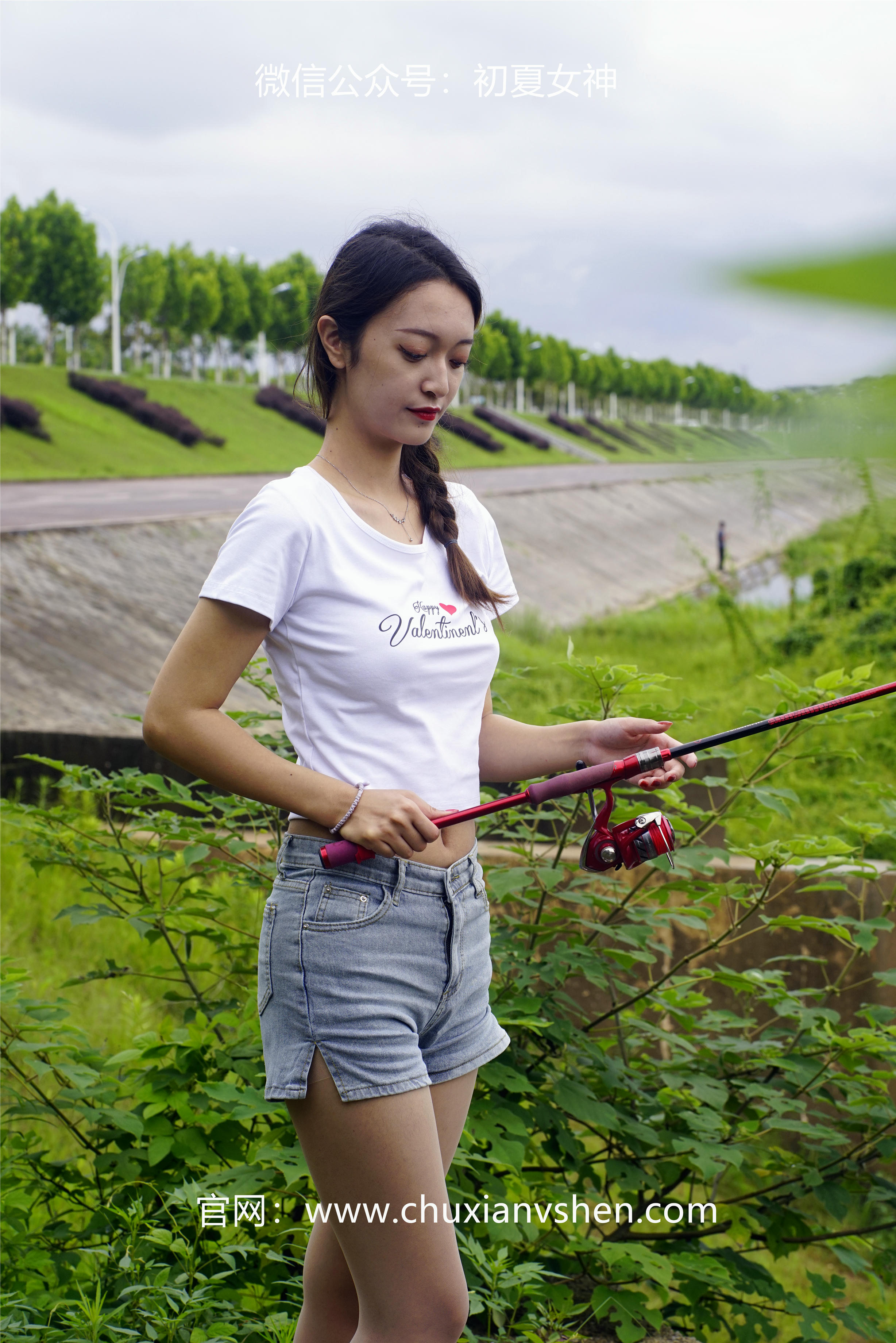 初夏女神 NO.233 依依~《新手钓鱼》七月你好，天下钓友是一家 [114P1V 3.95 GB]_第6集