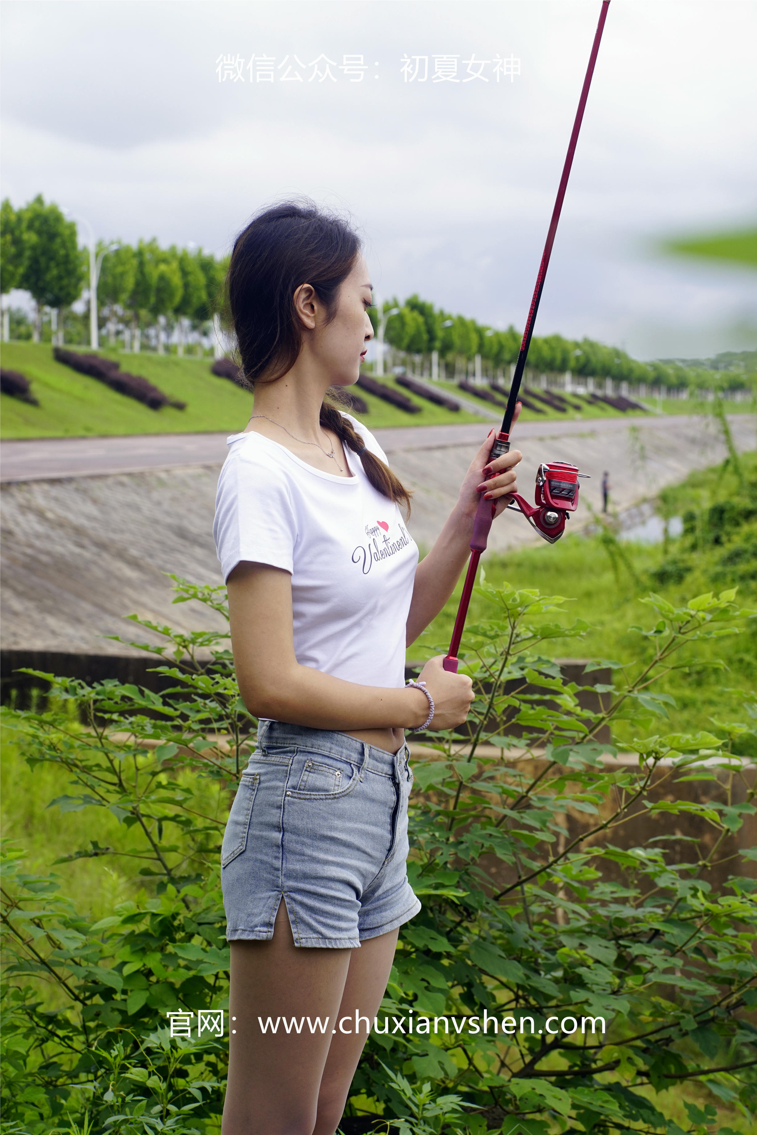 初夏女神 NO.233 依依~《新手钓鱼》七月你好，天下钓友是一家 [114P1V 3.95 GB]_第6集