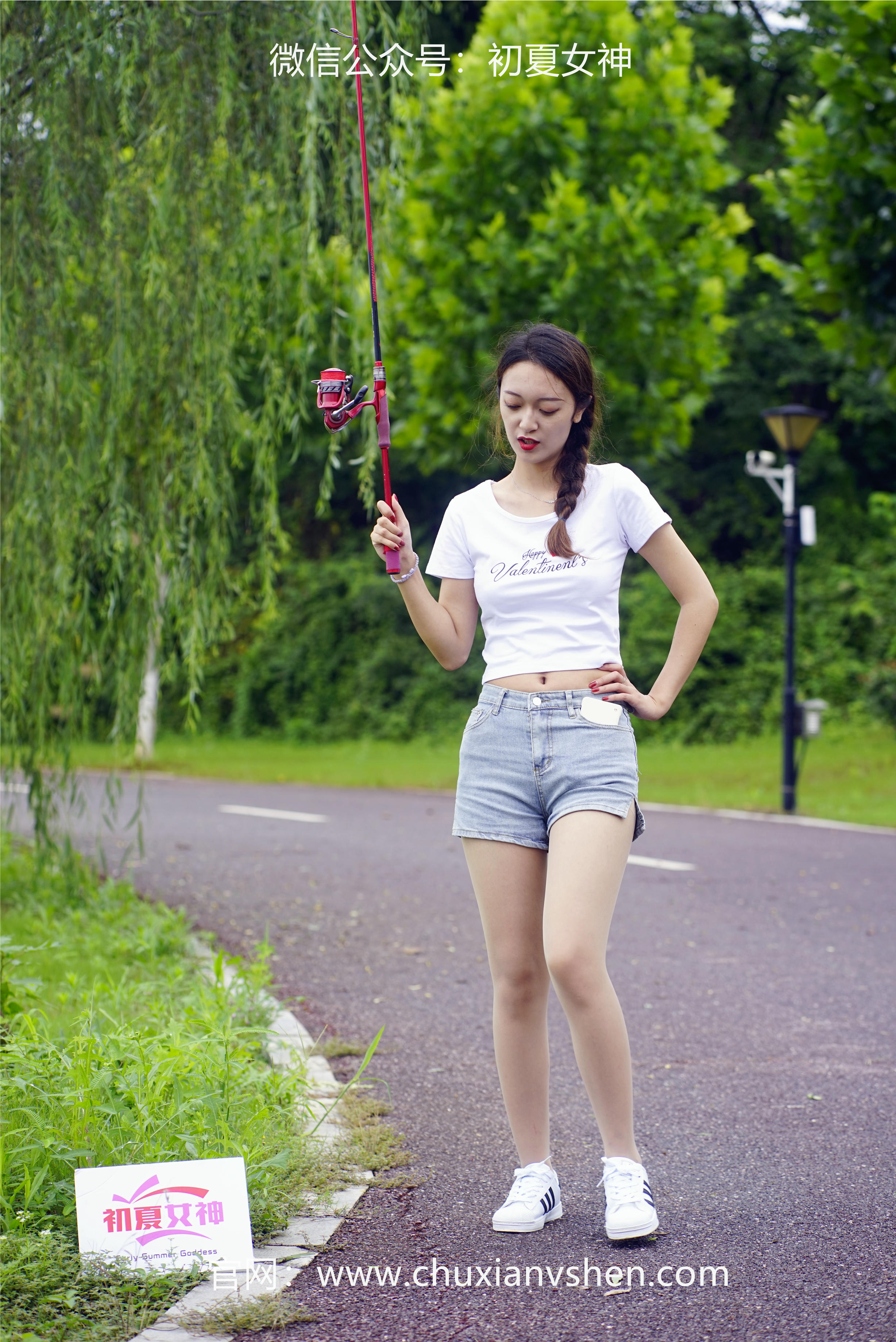 初夏女神 NO.233 依依~《新手钓鱼》七月你好，天下钓友是一家 [114P1V 3.95 GB]_第1集