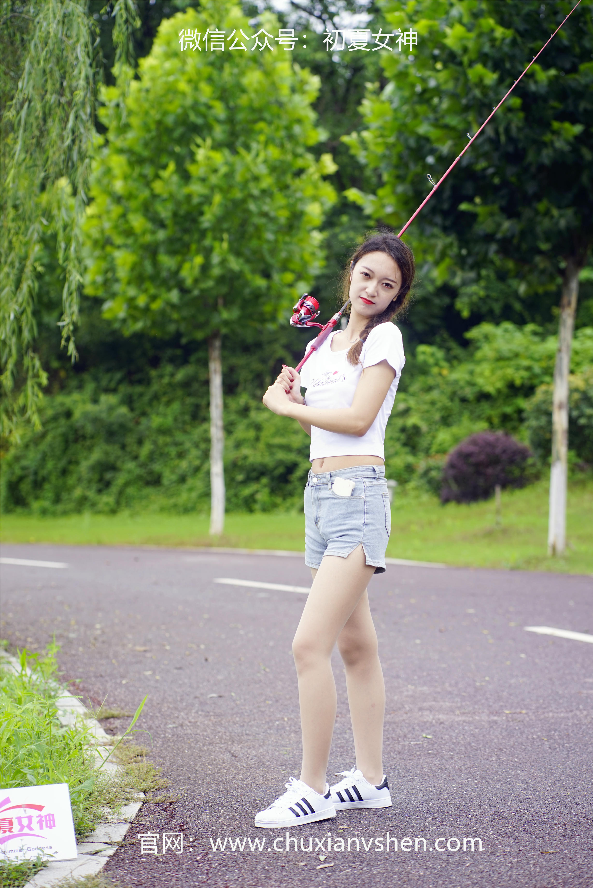 初夏女神 NO.233 依依~《新手钓鱼》七月你好，天下钓友是一家 [114P1V 3.95 GB]_第1集