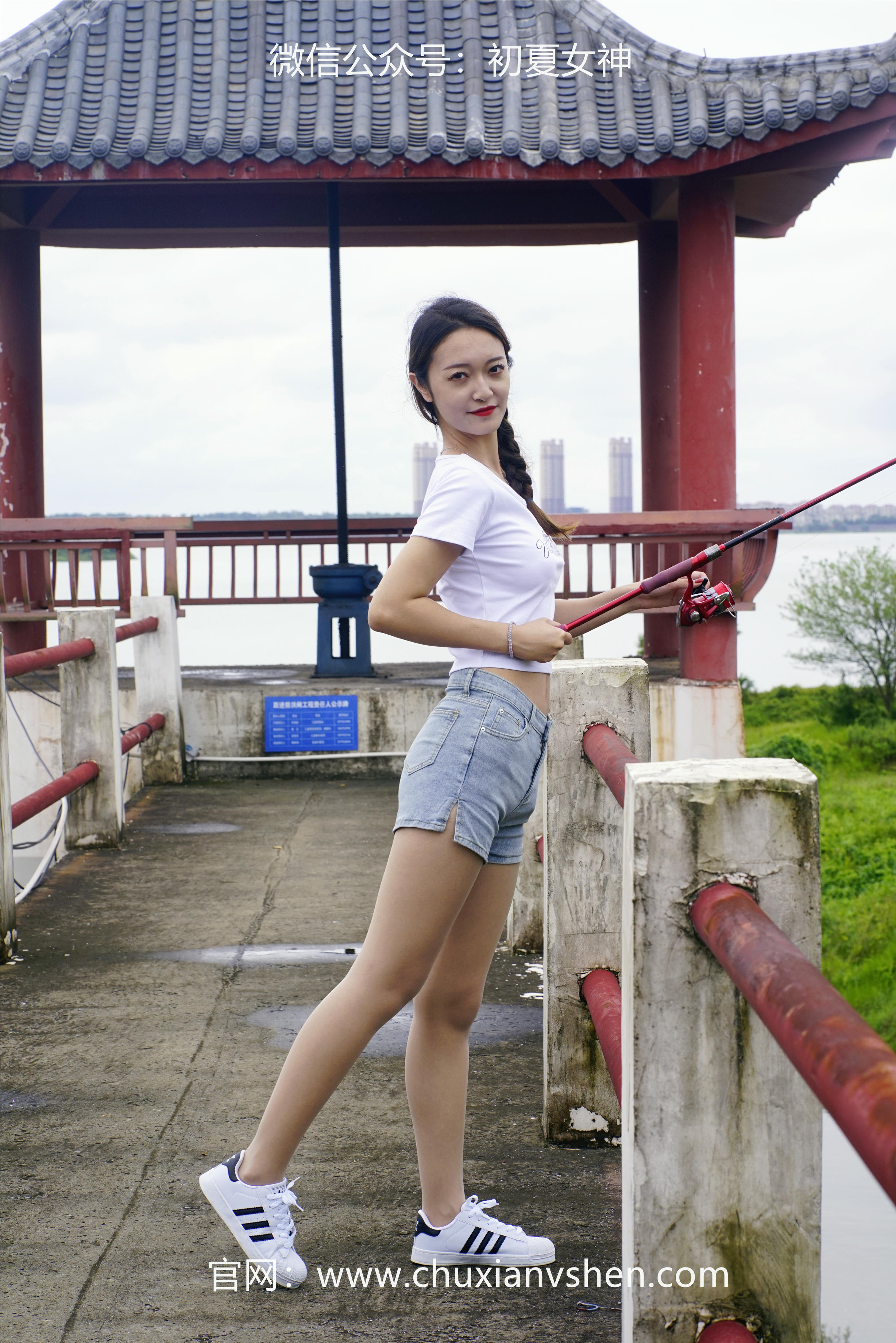 初夏女神 NO.233 依依~《新手钓鱼》七月你好，天下钓友是一家 [114P1V 3.95 GB]_第1集