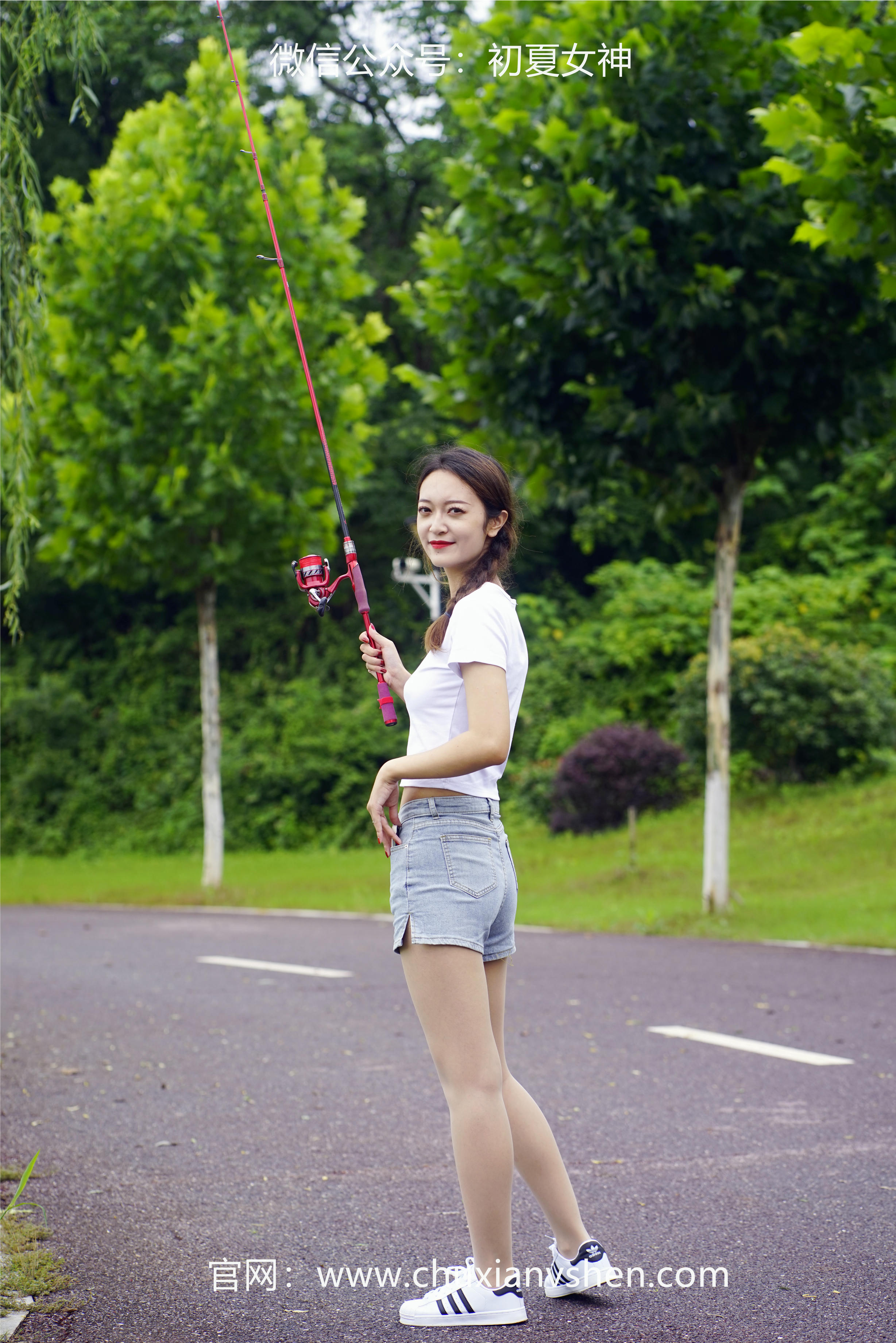 初夏女神 NO.233 依依~《新手钓鱼》七月你好，天下钓友是一家 [114P1V 3.95 GB]_第2集