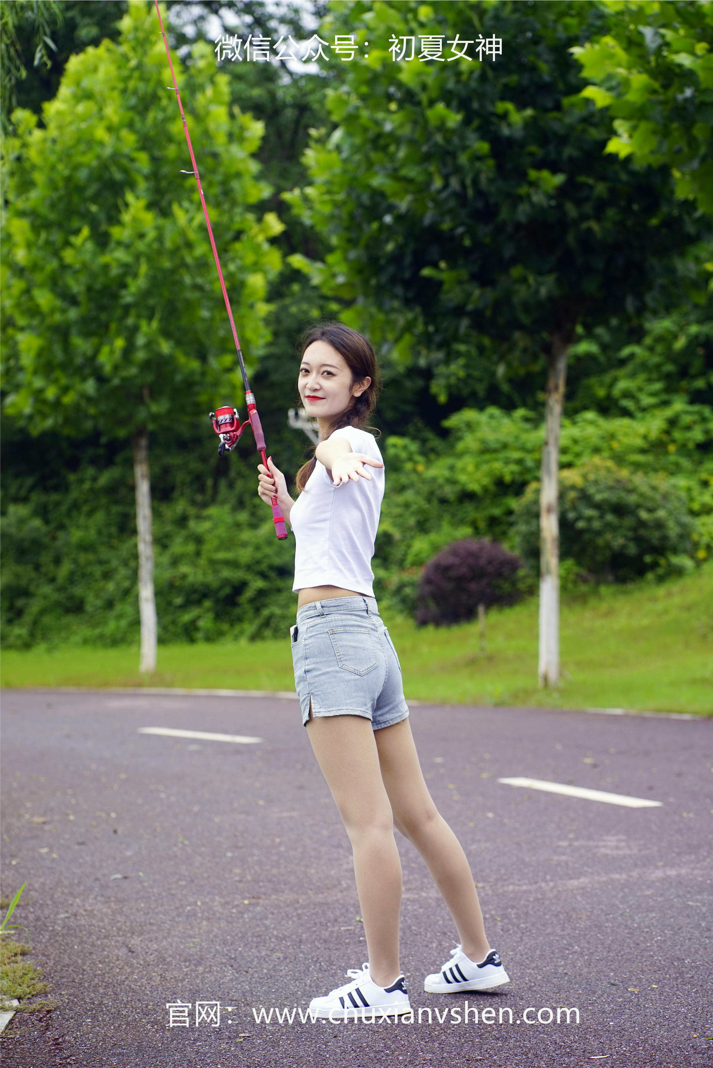 初夏女神 NO.233 依依~《新手钓鱼》七月你好，天下钓友是一家 [114P1V 3.95 GB]_第2集