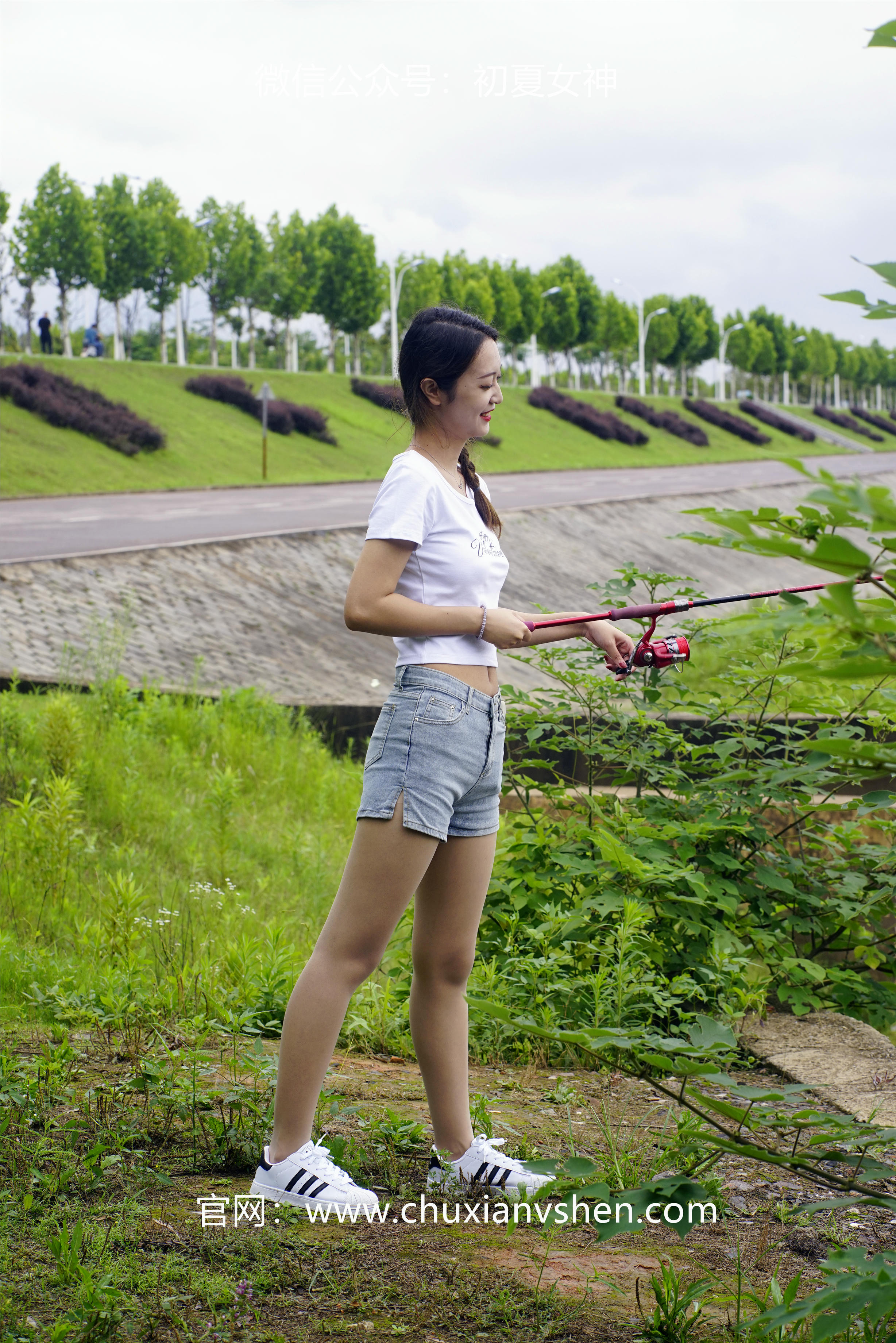 初夏女神 NO.233 依依~《新手钓鱼》七月你好，天下钓友是一家 [114P1V 3.95 GB]_第2集