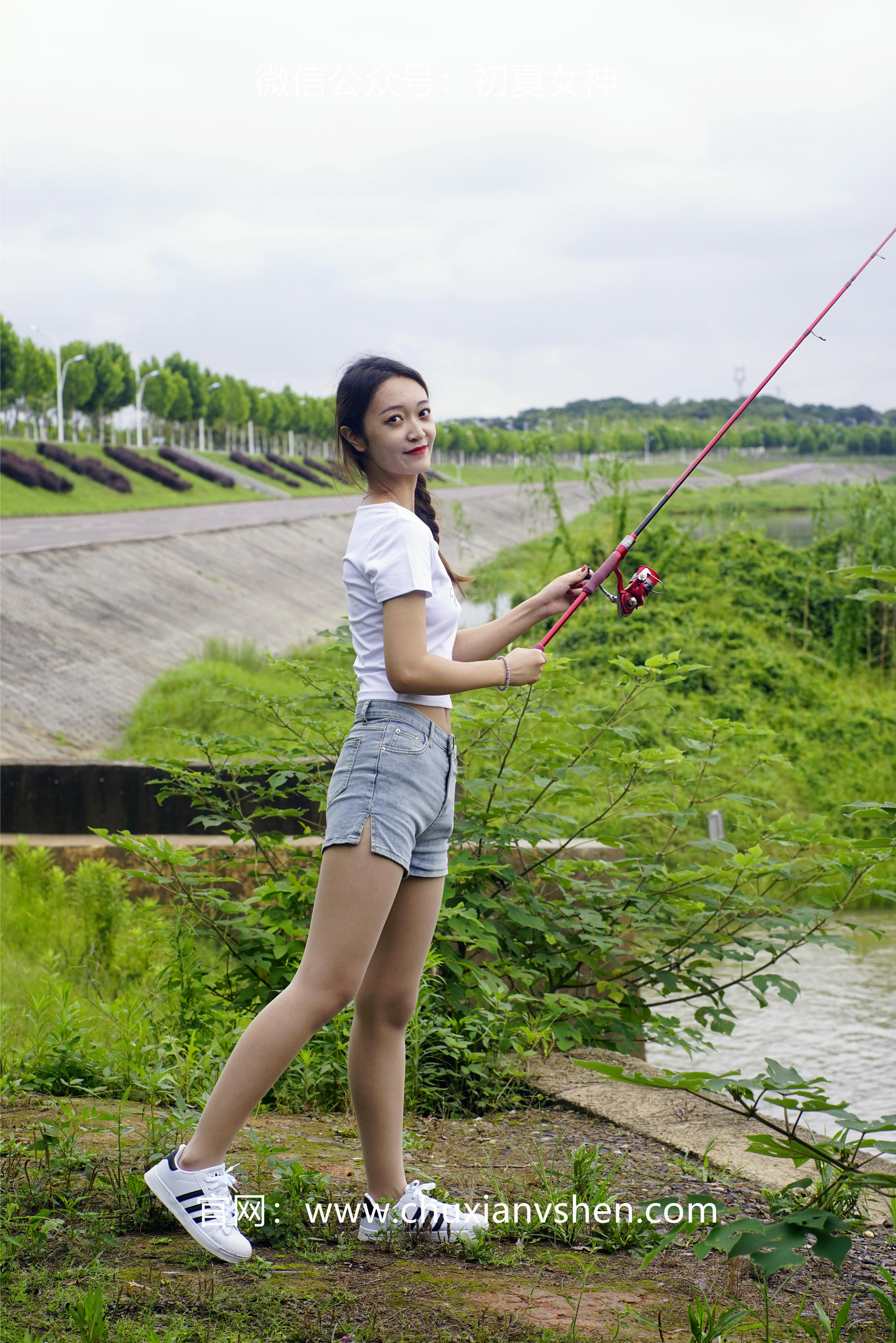 初夏女神 NO.233 依依~《新手钓鱼》七月你好，天下钓友是一家 [114P1V 3.95 GB]_第2集