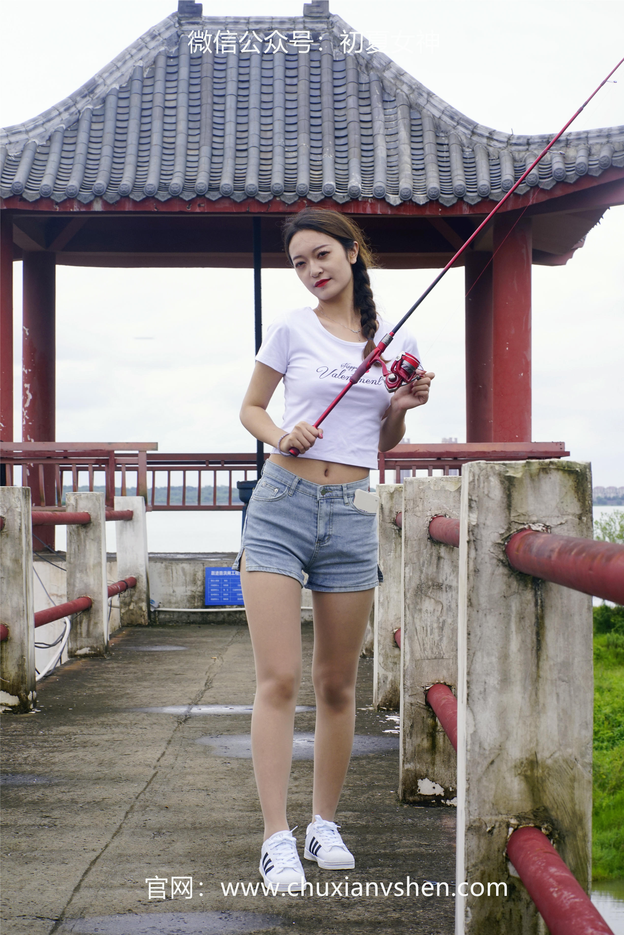 初夏女神 NO.233 依依~《新手钓鱼》七月你好，天下钓友是一家 [114P1V 3.95 GB]_第1集