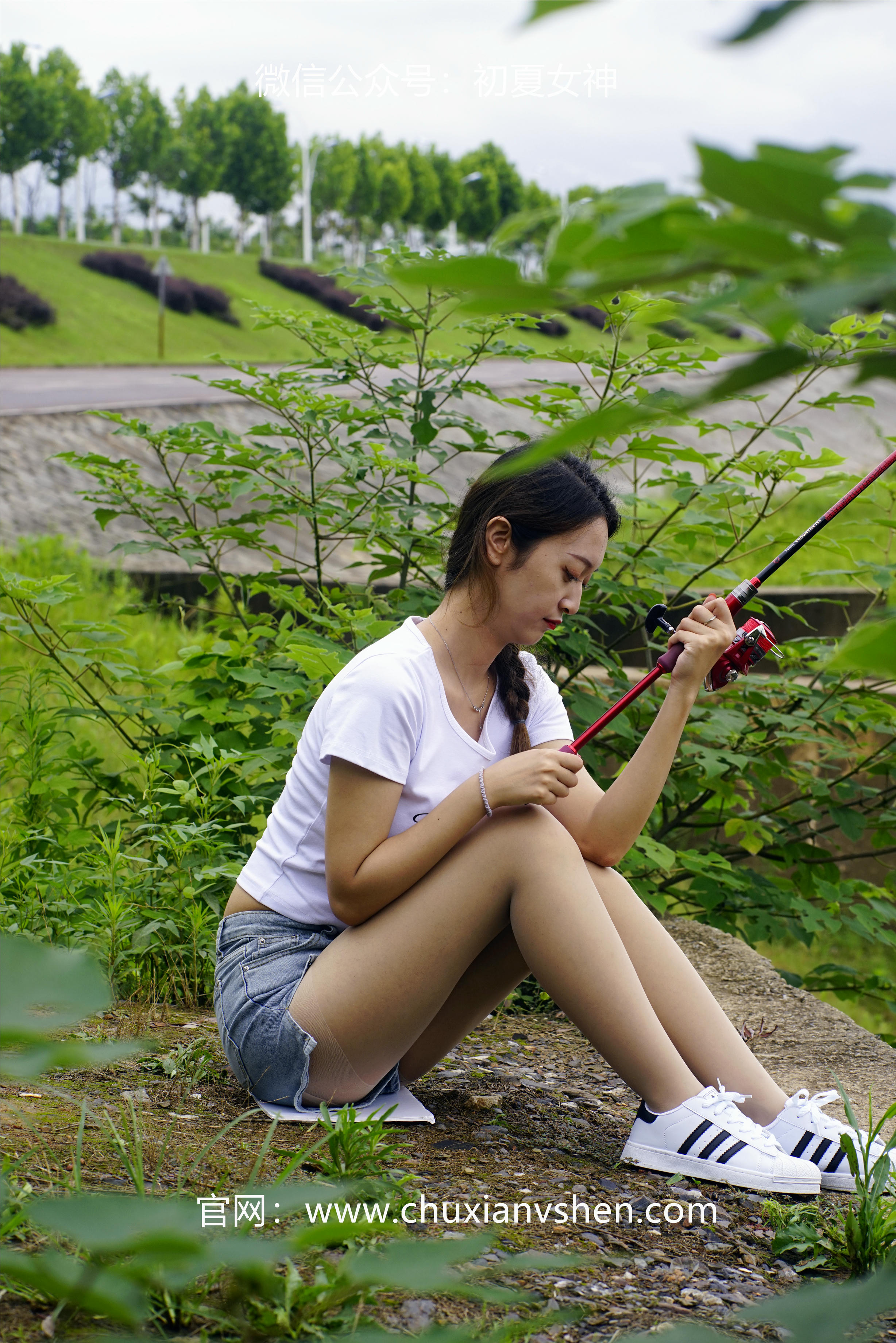 初夏女神 NO.233 依依~《新手钓鱼》七月你好，天下钓友是一家 [114P1V 3.95 GB]_第3集