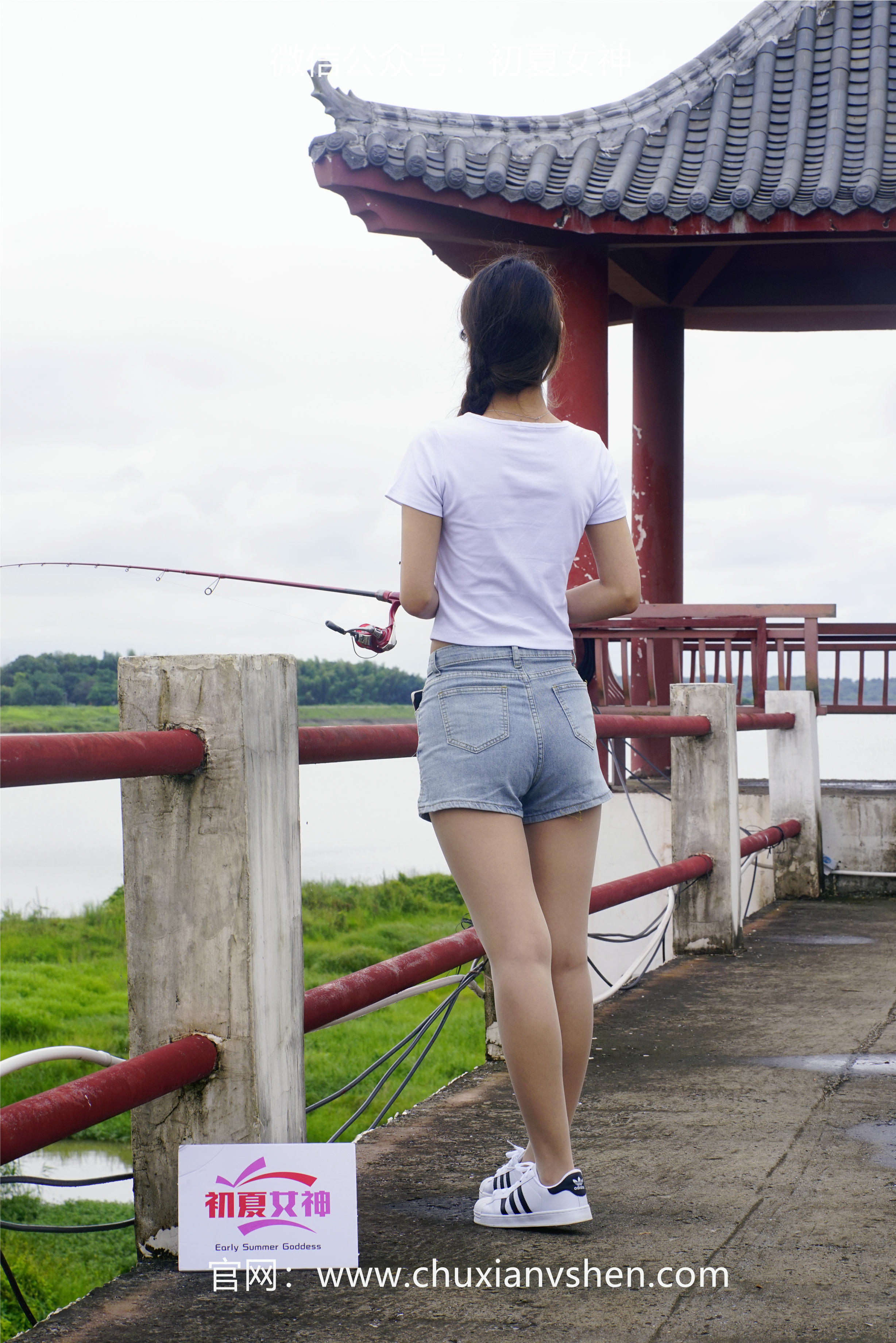 初夏女神 NO.233 依依~《新手钓鱼》七月你好，天下钓友是一家 [114P1V 3.95 GB]_第1集