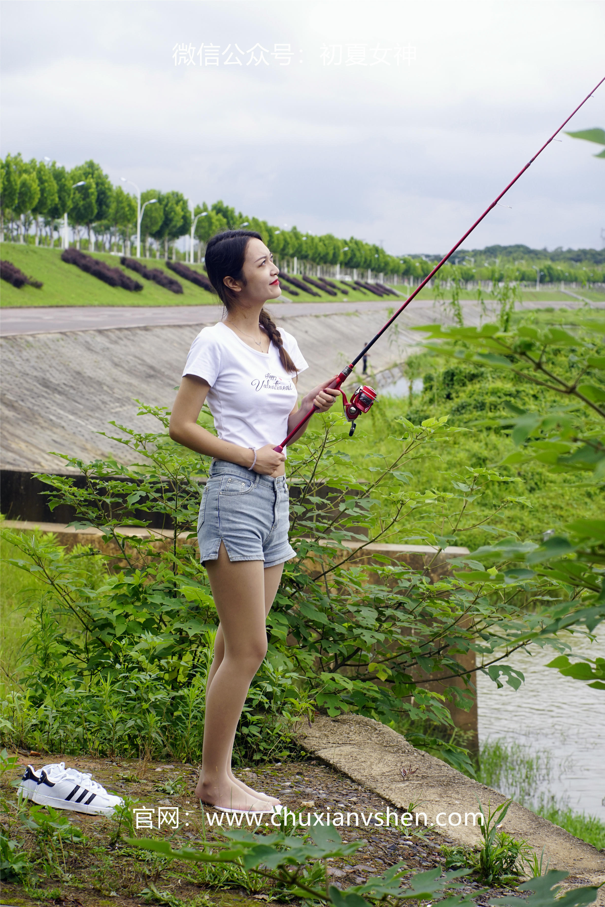初夏女神 NO.233 依依~《新手钓鱼》七月你好，天下钓友是一家 [114P1V 3.95 GB]_第5集