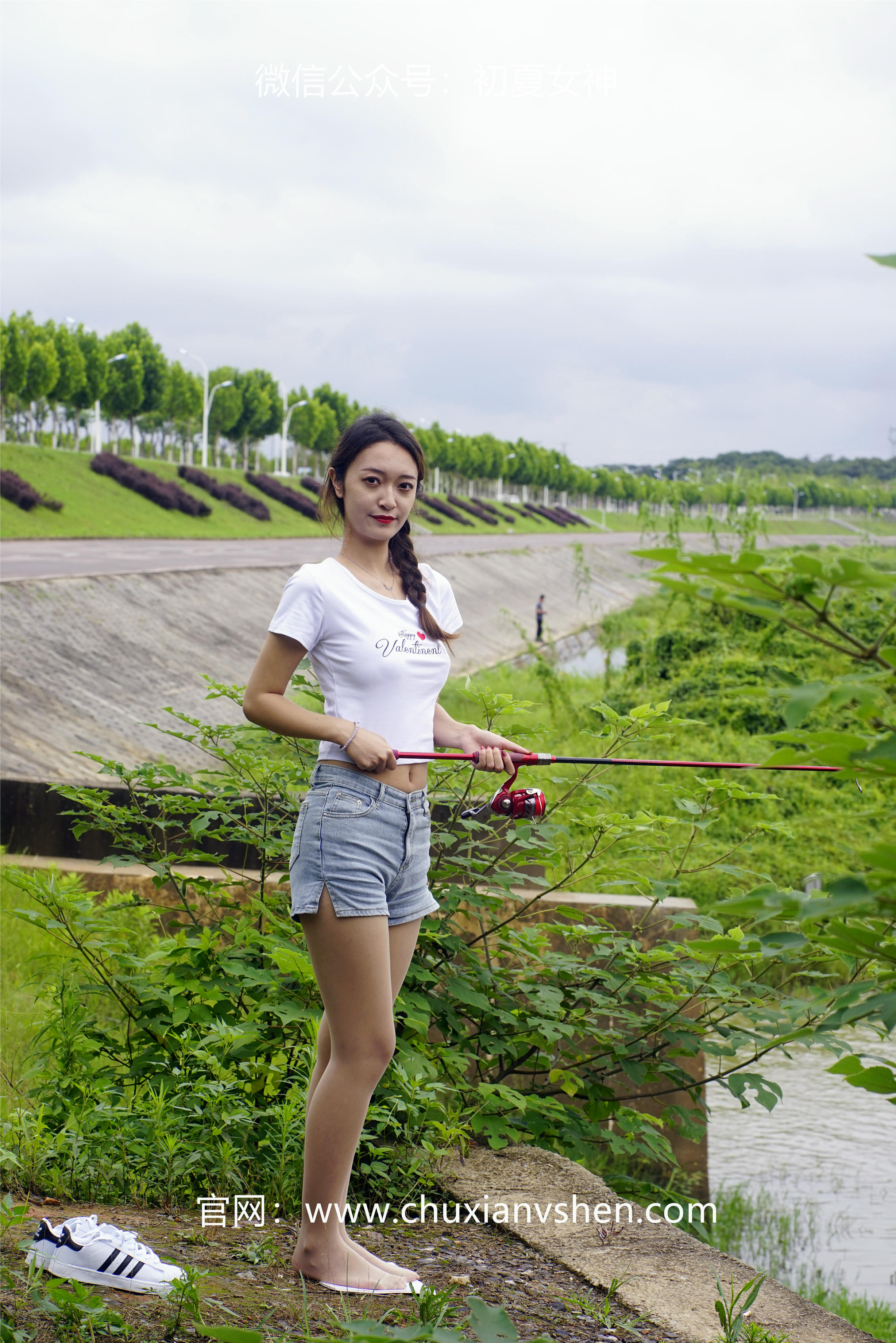 初夏女神 NO.233 依依~《新手钓鱼》七月你好，天下钓友是一家 [114P1V 3.95 GB]_第5集