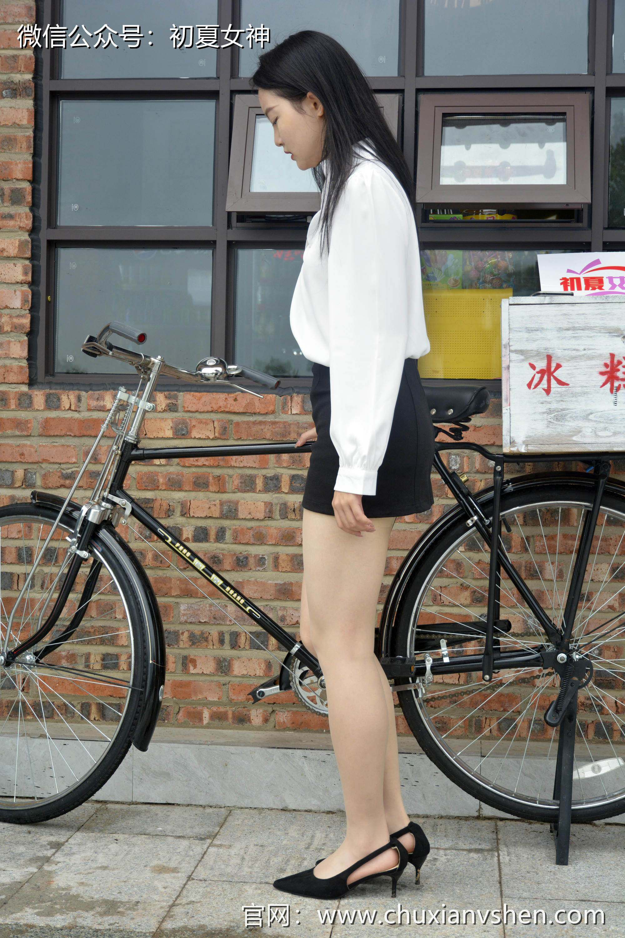 初夏女神 NO.235 双双~【兼职车模】毕业前体验一下职业装的味道 [160P1V 5.90 GB]_第8集