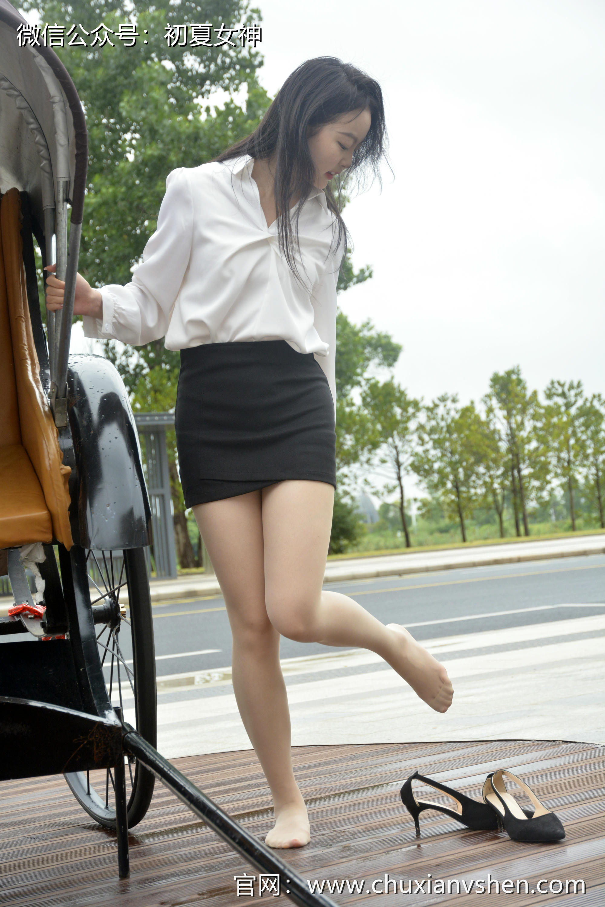 初夏女神 NO.235 双双~【兼职车模】毕业前体验一下职业装的味道 [160P1V 5.90 GB]_第5集