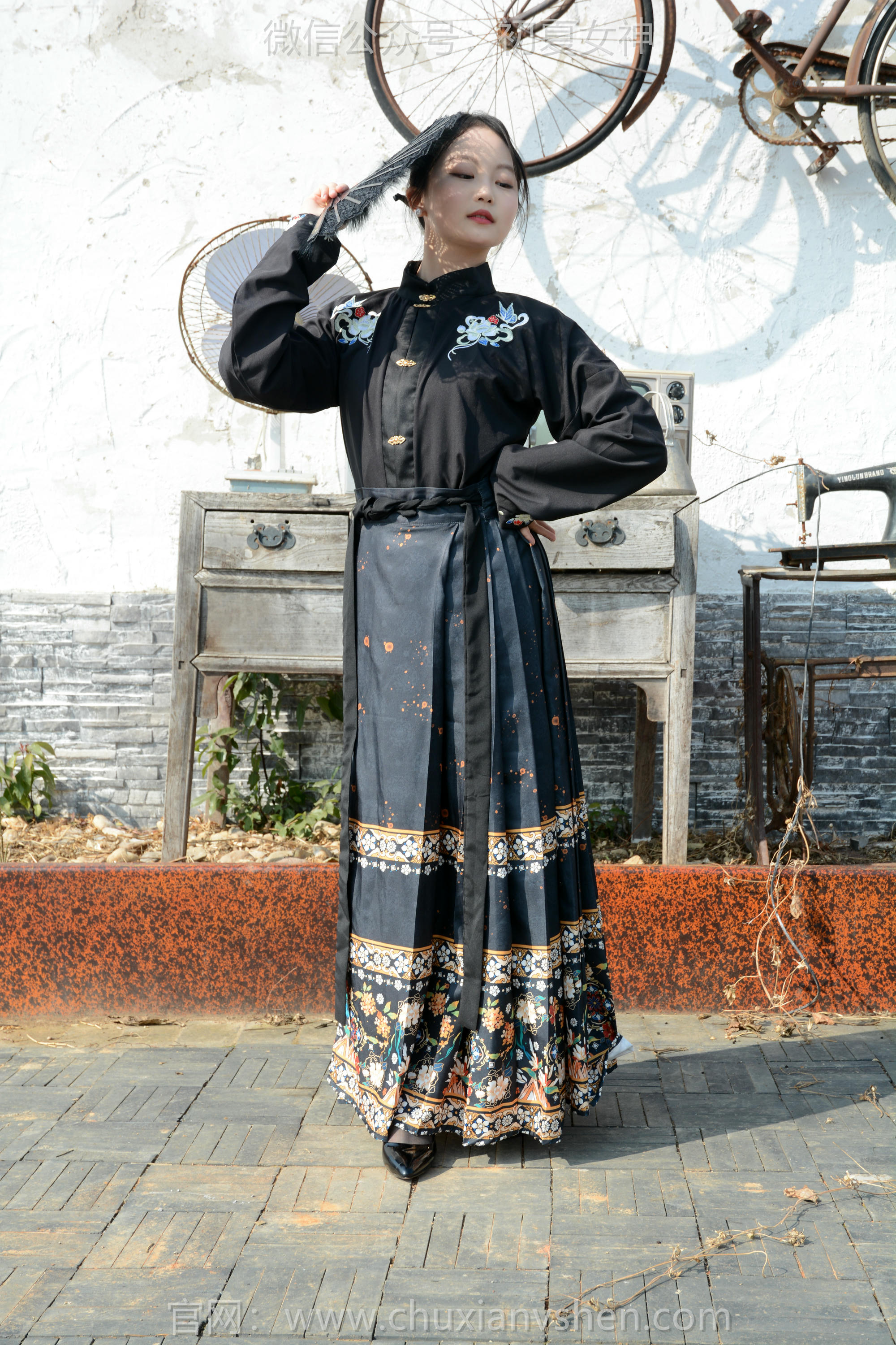 初夏女神 NO.238 双双~【黑色马面裙】这套我不管怎样都得端庄大气点，压制内心的小宇宙 [140P2V 3.63 GB]_第1集