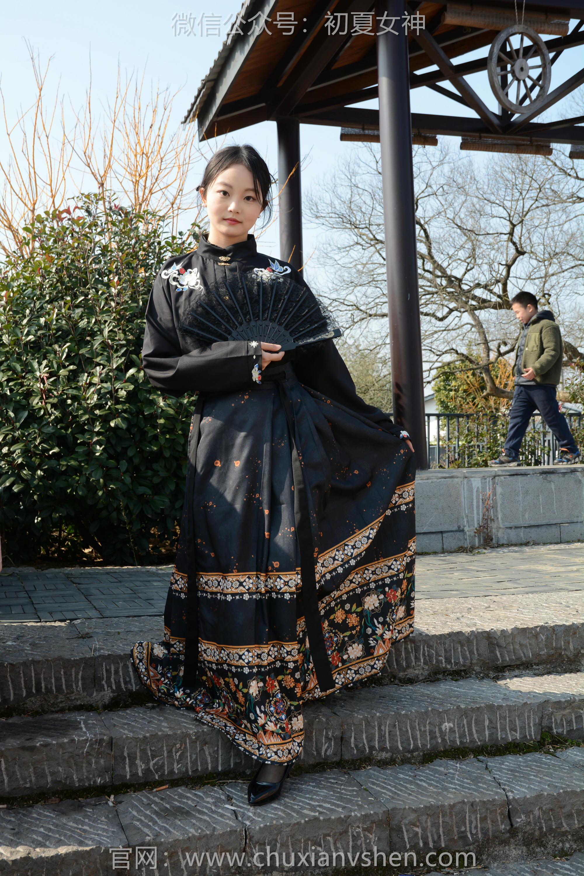 初夏女神 NO.238 双双~【黑色马面裙】这套我不管怎样都得端庄大气点，压制内心的小宇宙 [140P2V 3.63 GB]_第6集