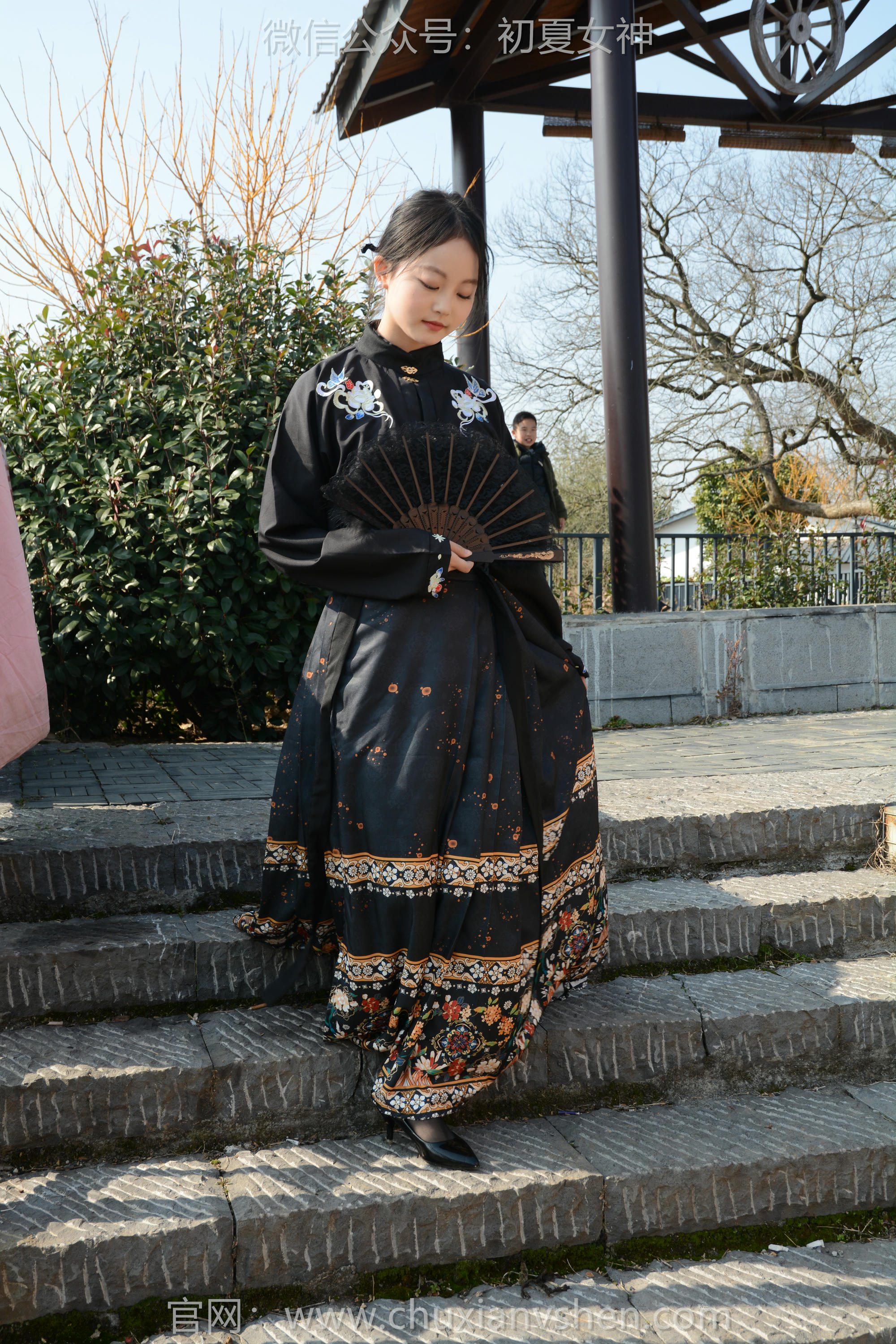 初夏女神 NO.238 双双~【黑色马面裙】这套我不管怎样都得端庄大气点，压制内心的小宇宙 [140P2V 3.63 GB]_第6集