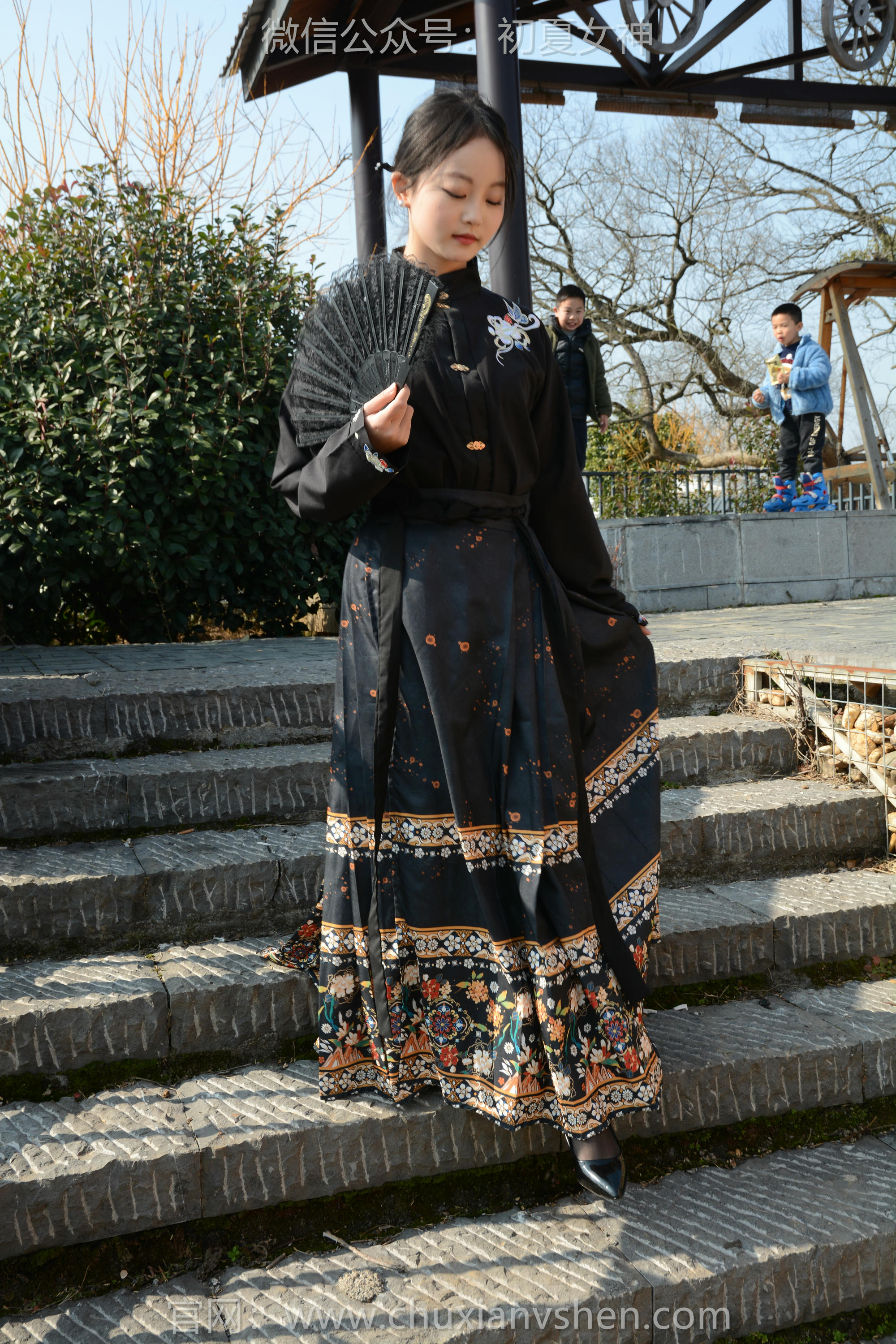 初夏女神 NO.238 双双~【黑色马面裙】这套我不管怎样都得端庄大气点，压制内心的小宇宙 [140P2V 3.63 GB]_第6集