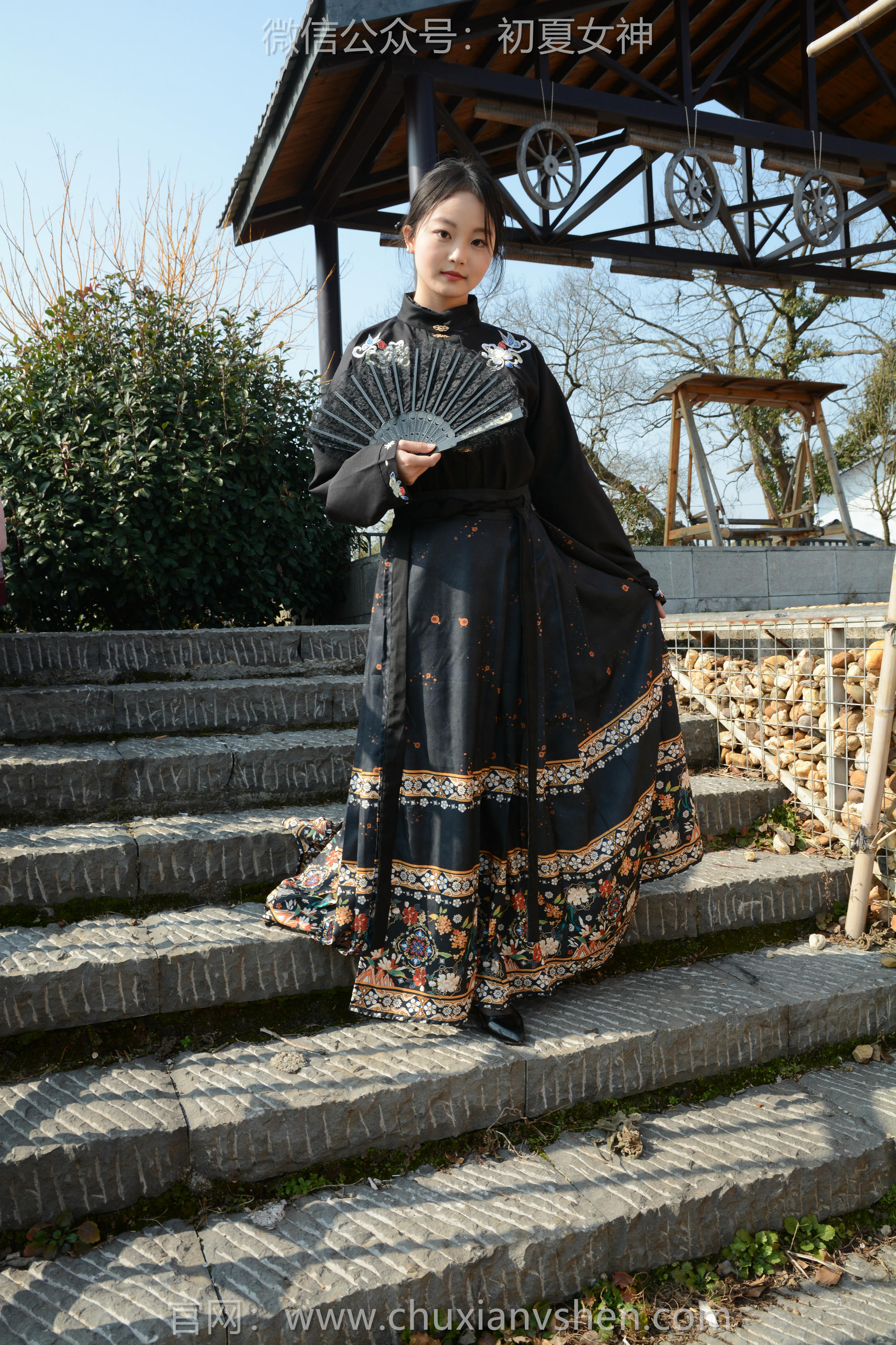 初夏女神 NO.238 双双~【黑色马面裙】这套我不管怎样都得端庄大气点，压制内心的小宇宙 [140P2V 3.63 GB]_第6集