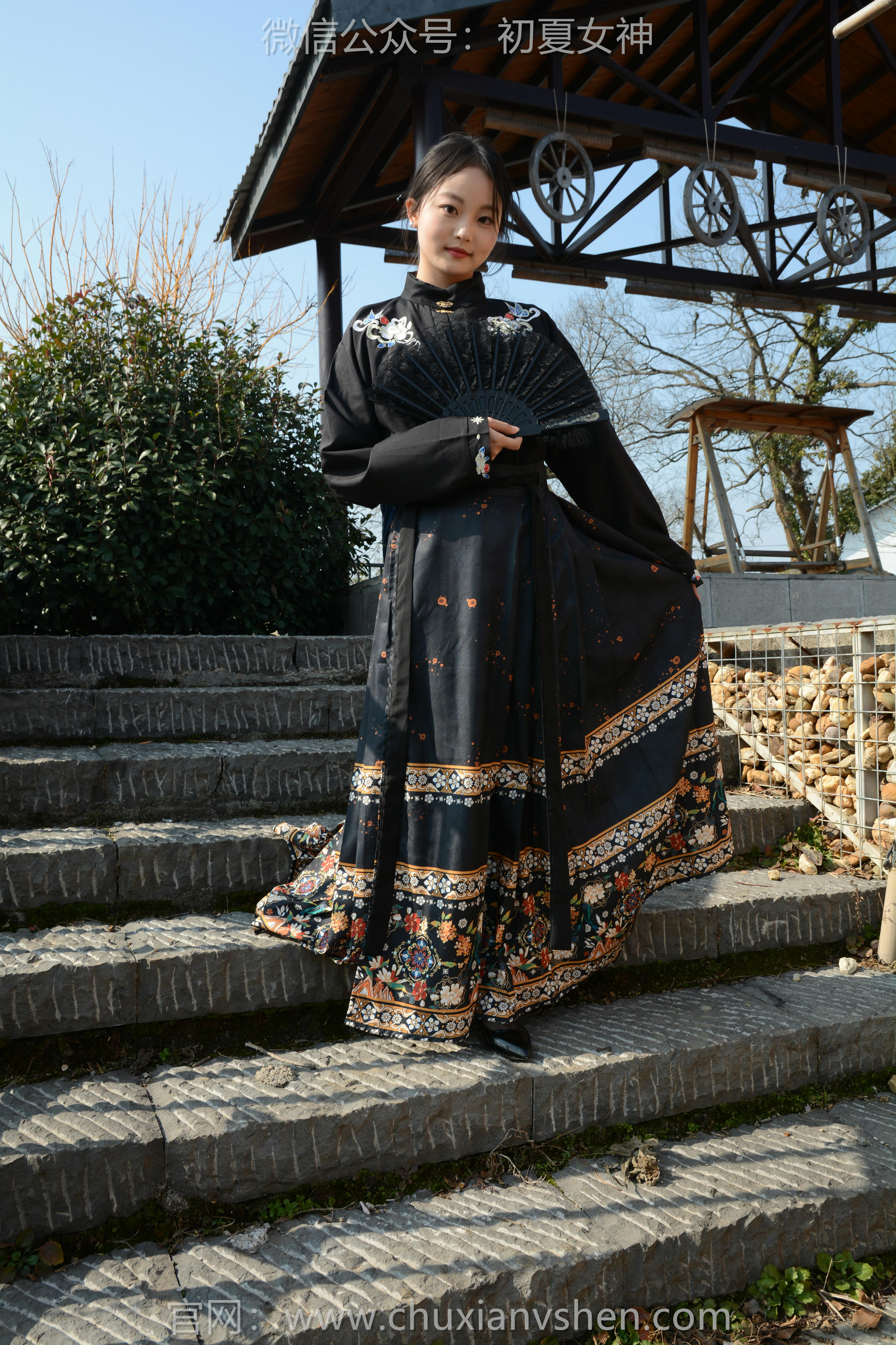 初夏女神 NO.238 双双~【黑色马面裙】这套我不管怎样都得端庄大气点，压制内心的小宇宙 [140P2V 3.63 GB]_第6集