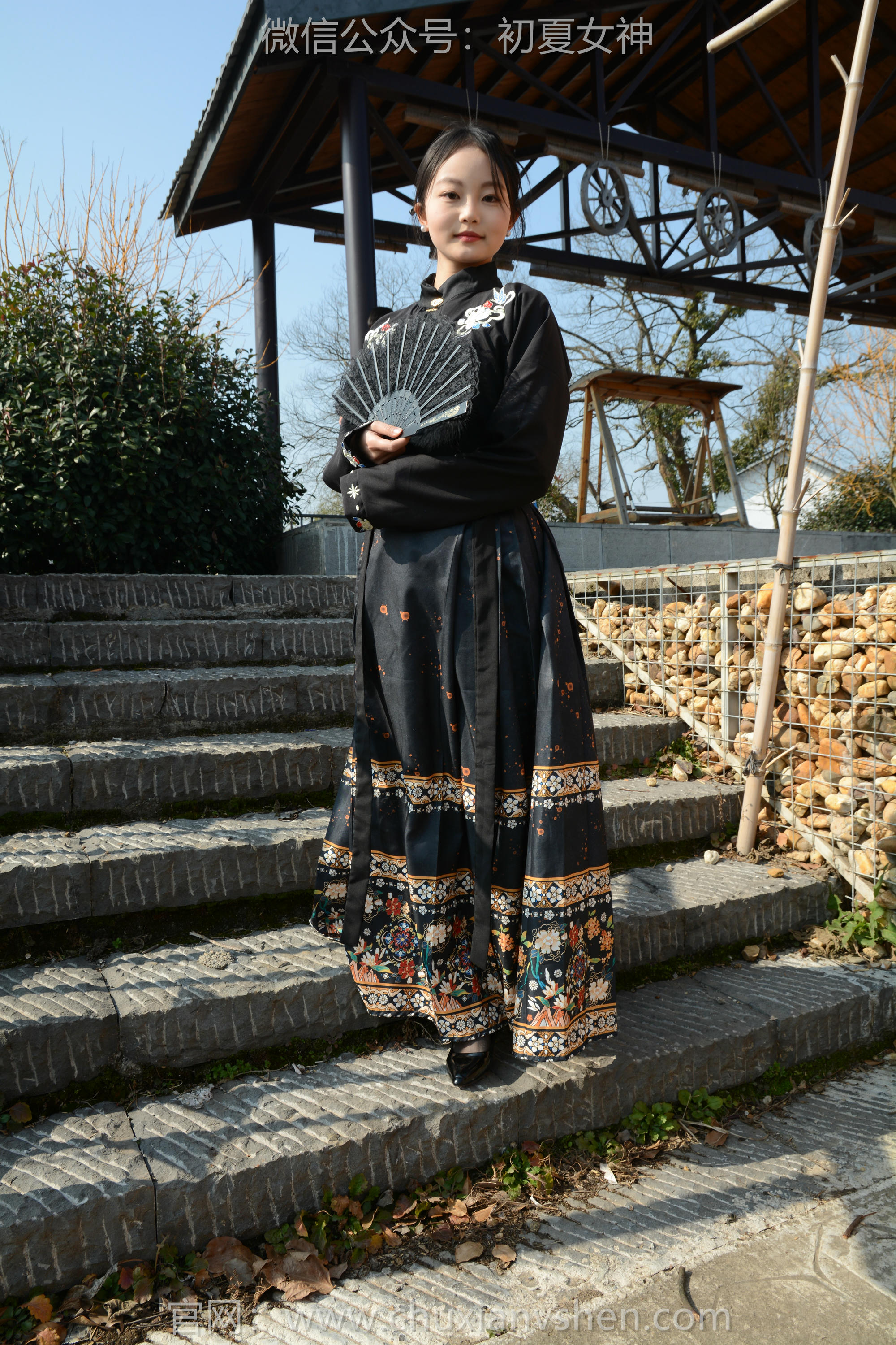 初夏女神 NO.238 双双~【黑色马面裙】这套我不管怎样都得端庄大气点，压制内心的小宇宙 [140P2V 3.63 GB]_第6集