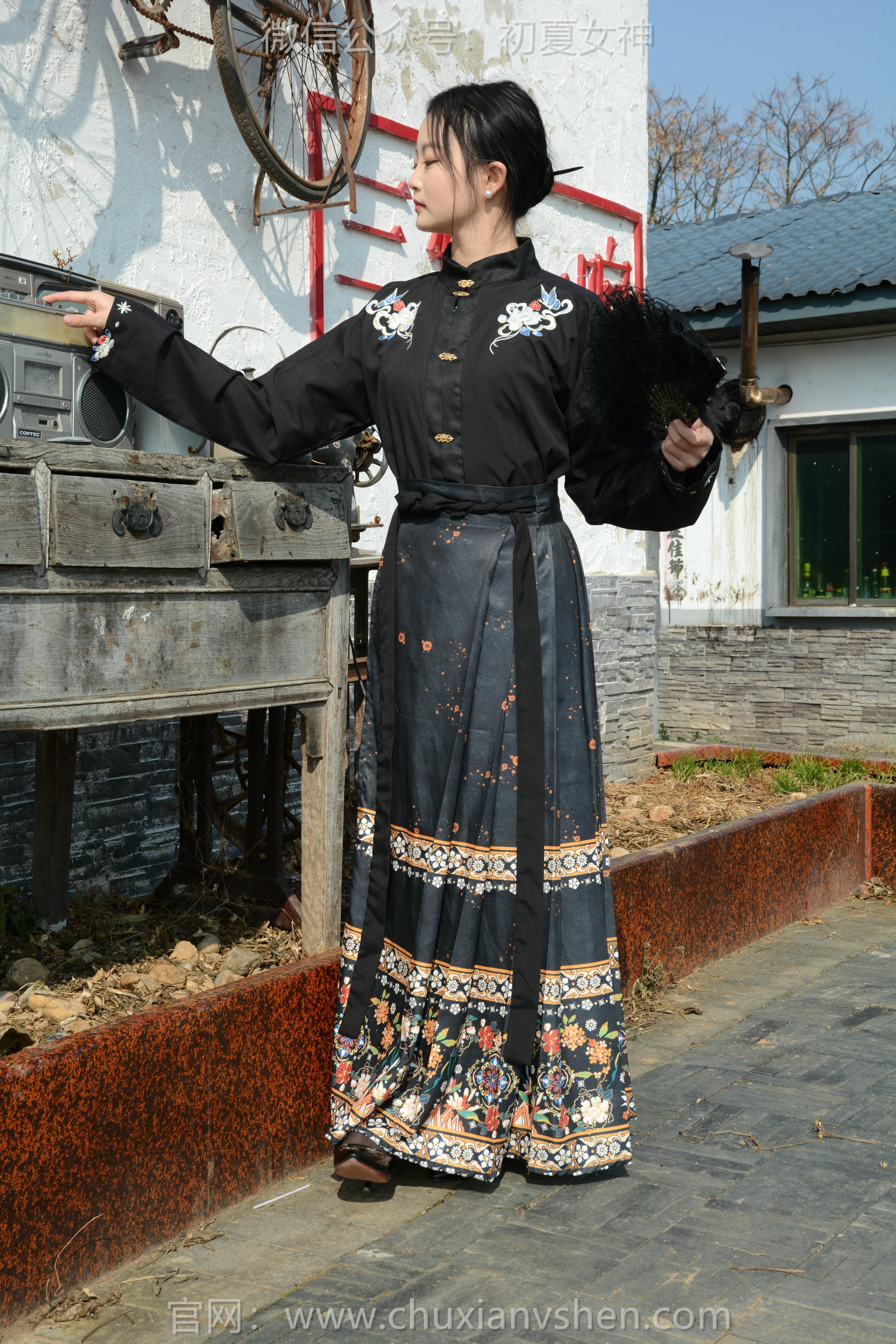 初夏女神 NO.238 双双~【黑色马面裙】这套我不管怎样都得端庄大气点，压制内心的小宇宙 [140P2V 3.63 GB]_第1集