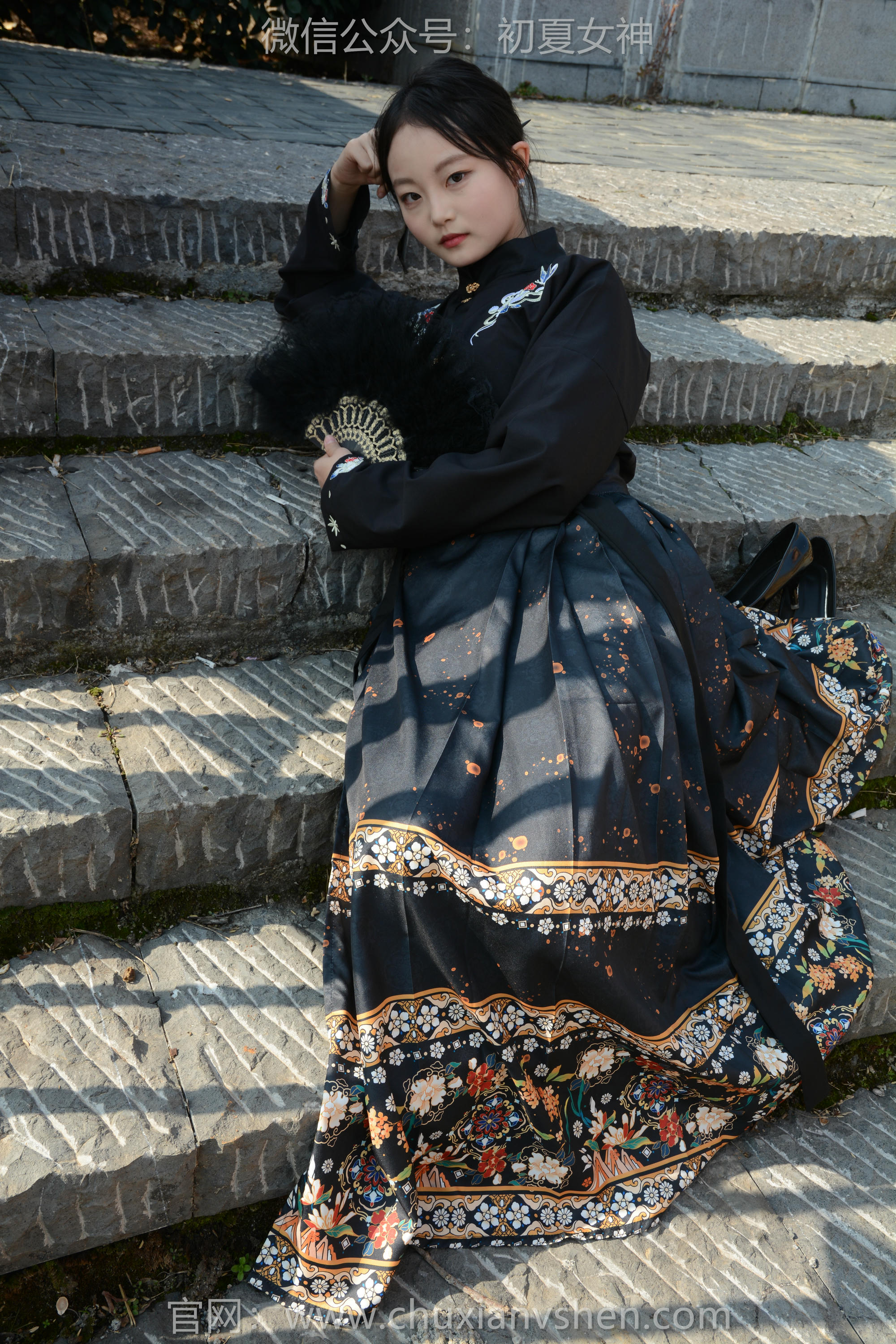 初夏女神 NO.238 双双~【黑色马面裙】这套我不管怎样都得端庄大气点，压制内心的小宇宙 [140P2V 3.63 GB]_第6集