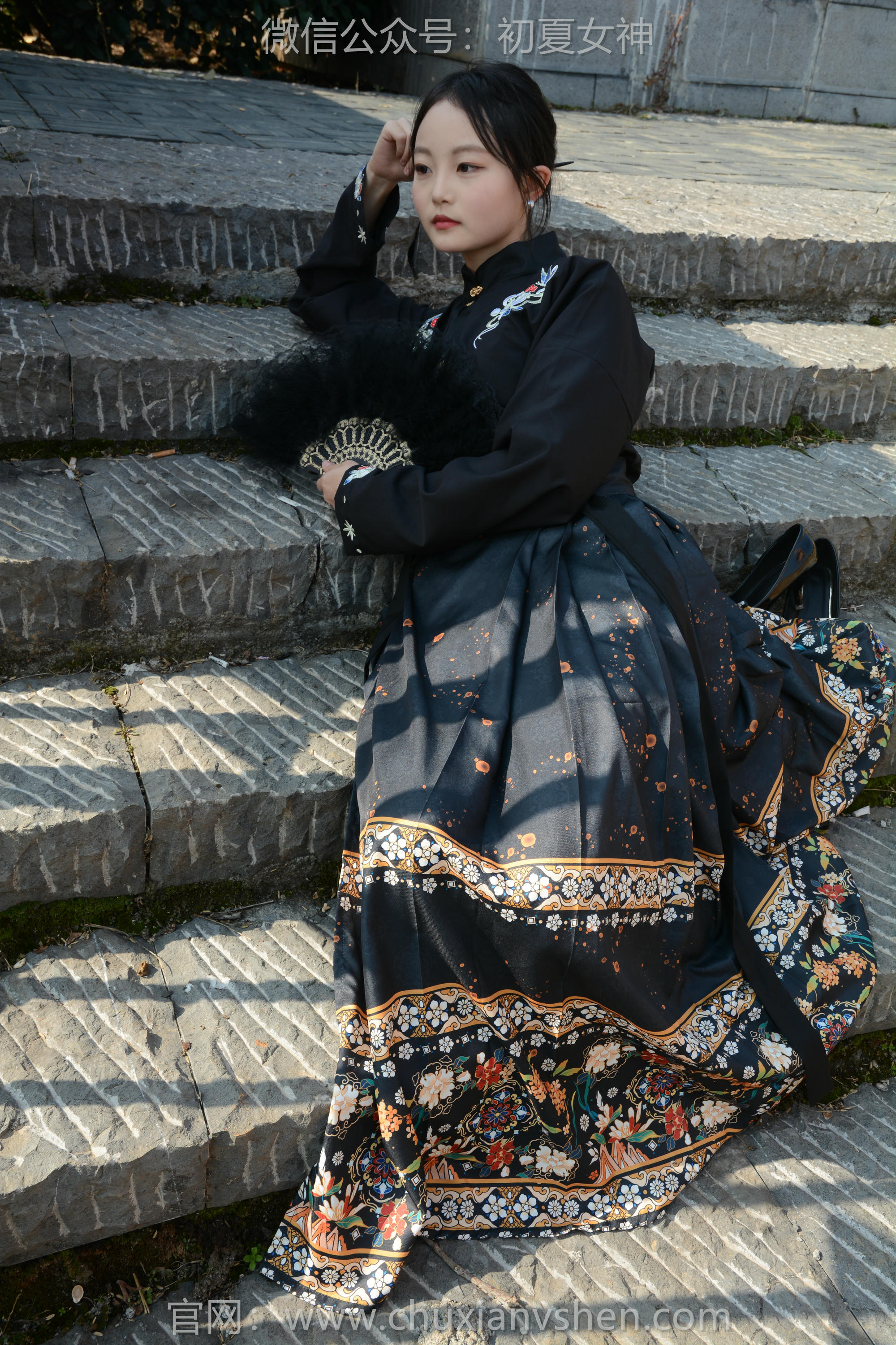 初夏女神 NO.238 双双~【黑色马面裙】这套我不管怎样都得端庄大气点，压制内心的小宇宙 [140P2V 3.63 GB]_第6集