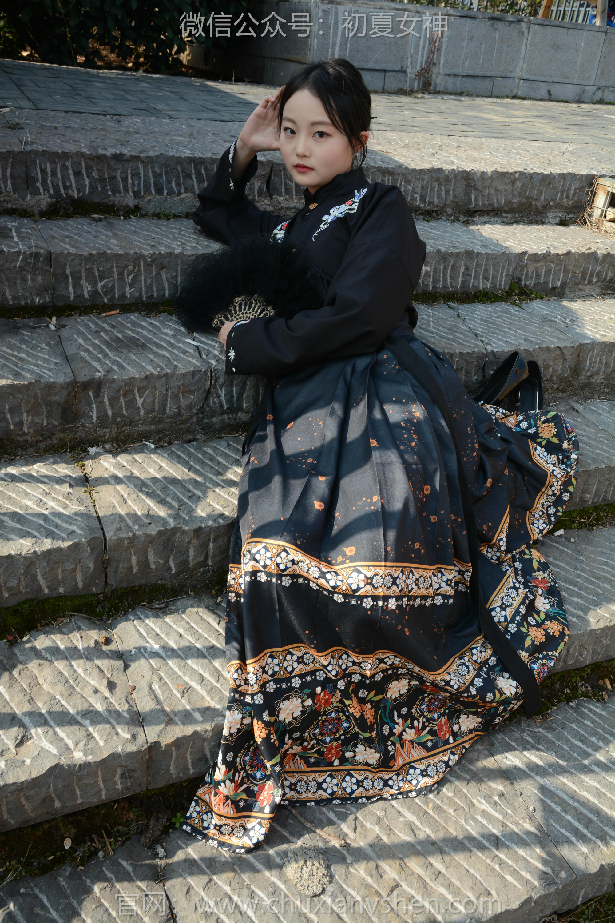 初夏女神 NO.238 双双~【黑色马面裙】这套我不管怎样都得端庄大气点，压制内心的小宇宙 [140P2V 3.63 GB]_第6集