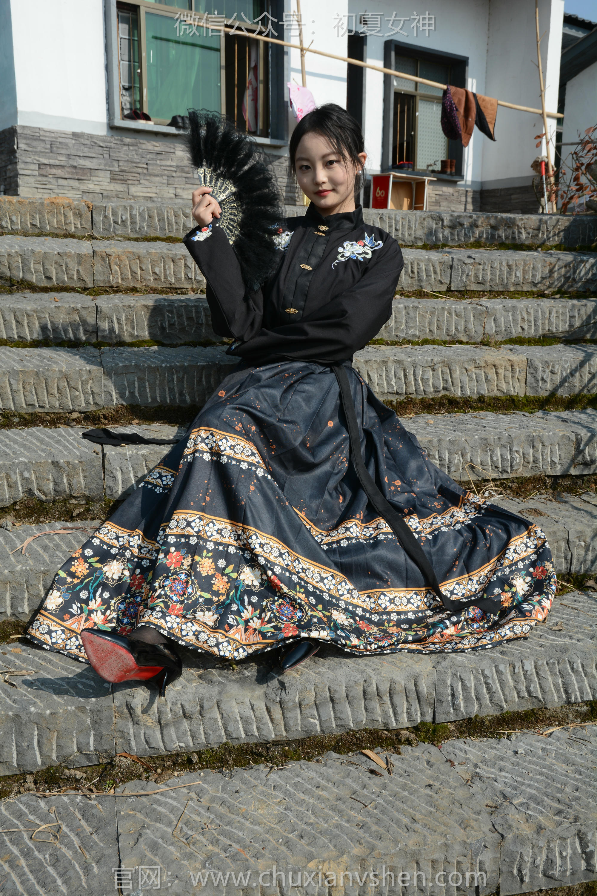 初夏女神 NO.238 双双~【黑色马面裙】这套我不管怎样都得端庄大气点，压制内心的小宇宙 [140P2V 3.63 GB]_第6集