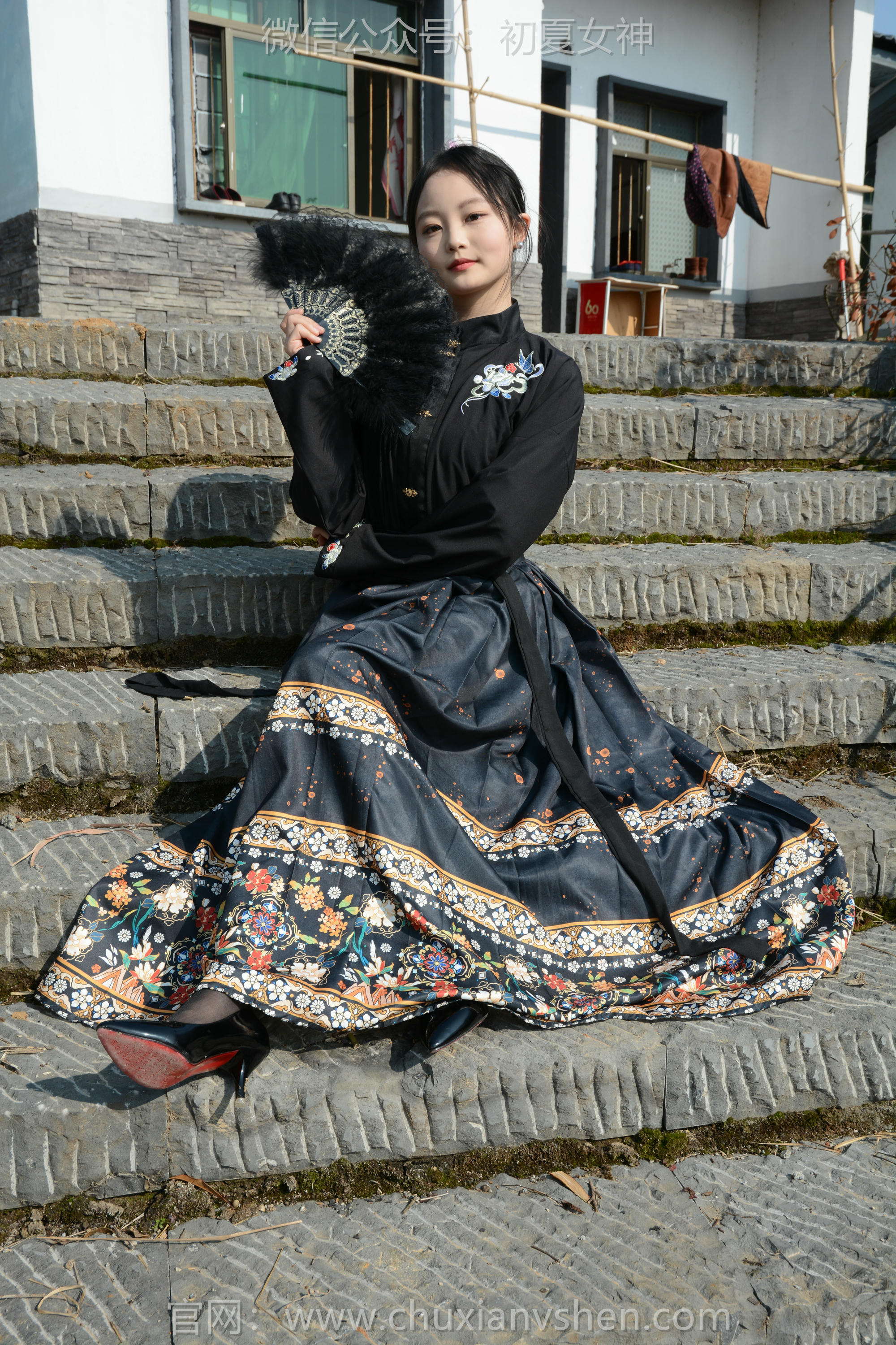 初夏女神 NO.238 双双~【黑色马面裙】这套我不管怎样都得端庄大气点，压制内心的小宇宙 [140P2V 3.63 GB]_第6集