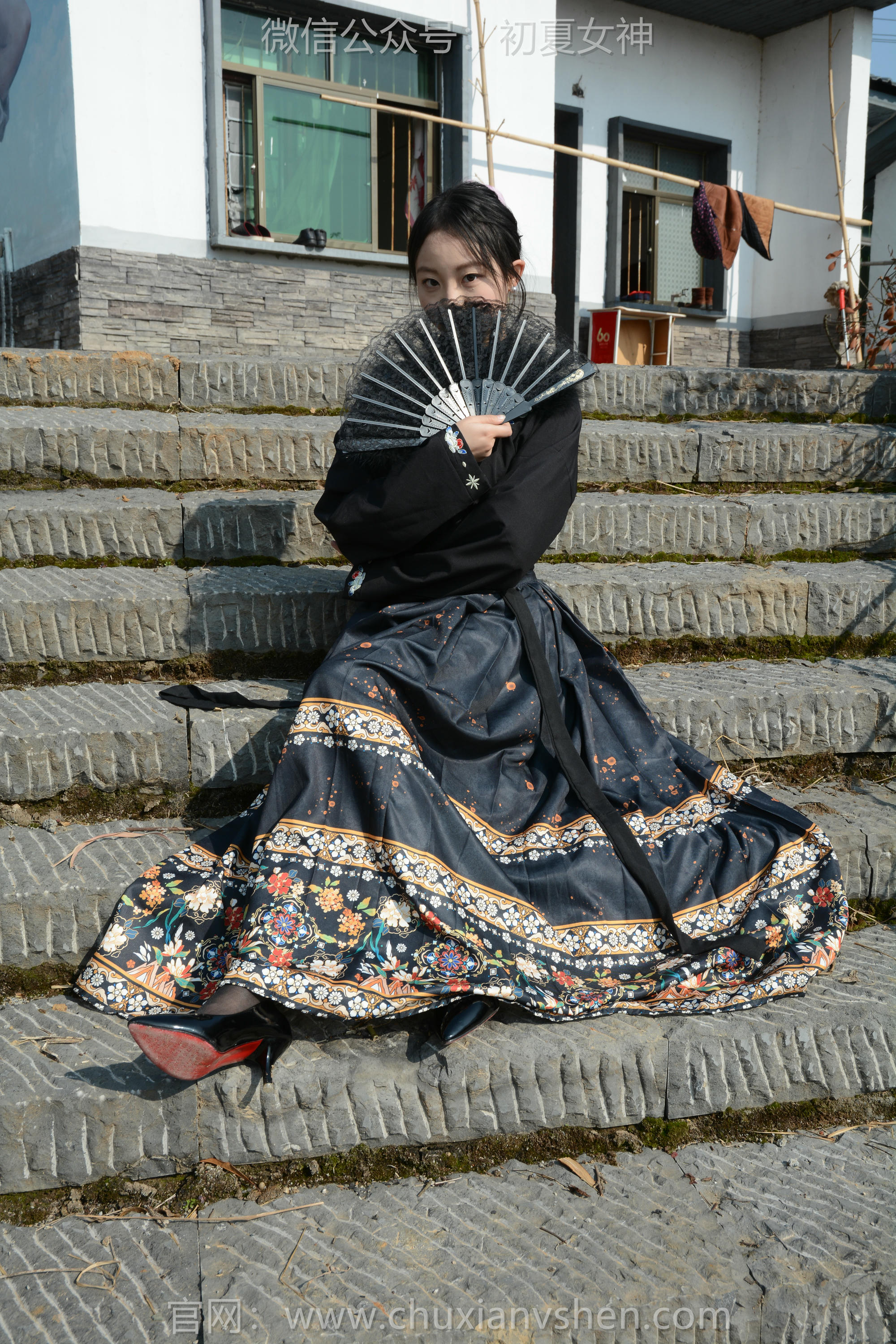 初夏女神 NO.238 双双~【黑色马面裙】这套我不管怎样都得端庄大气点，压制内心的小宇宙 [140P2V 3.63 GB]_第6集