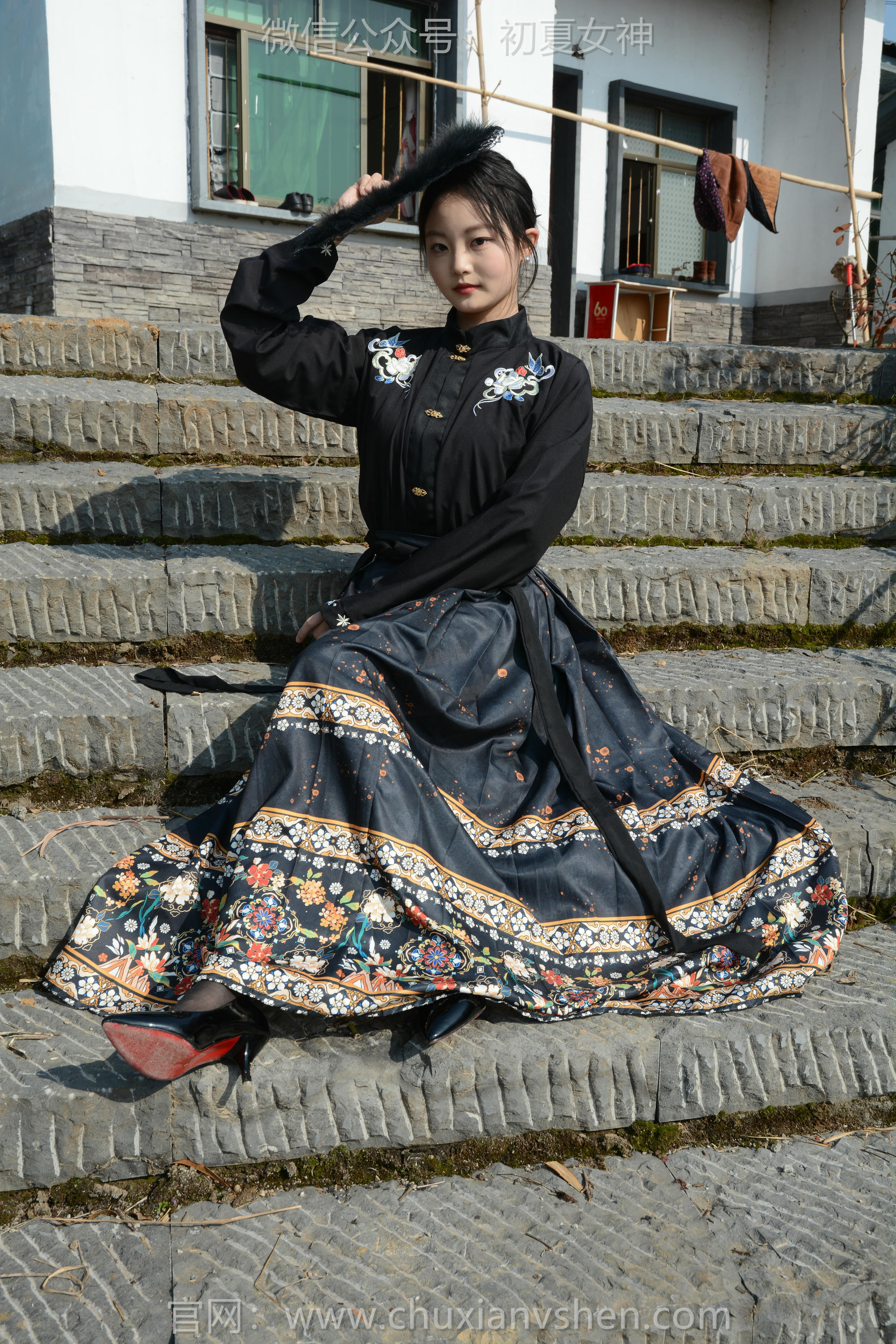 初夏女神 NO.238 双双~【黑色马面裙】这套我不管怎样都得端庄大气点，压制内心的小宇宙 [140P2V 3.63 GB]_第6集